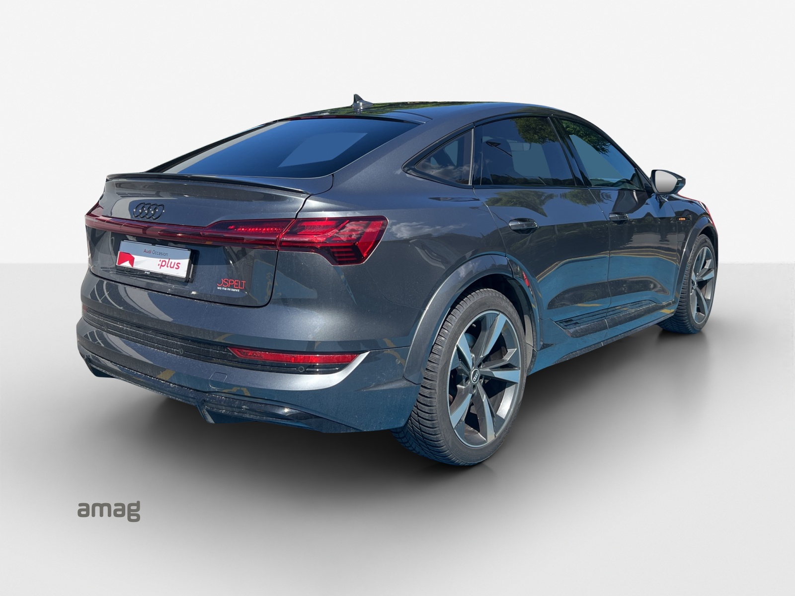 AUDI e-tron S Sportback quattro-image-4