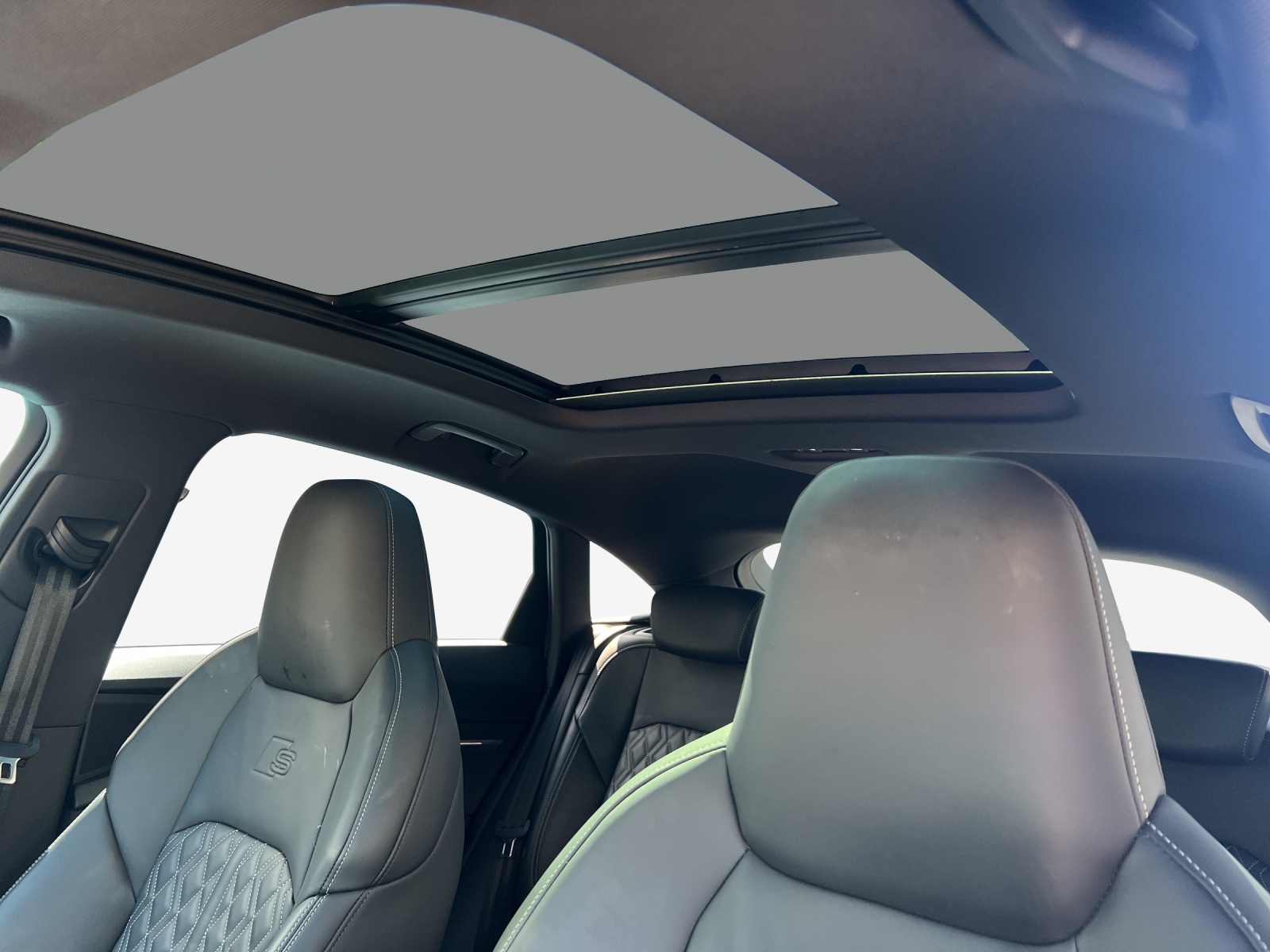 AUDI e-tron S Sportback quattro-image-15