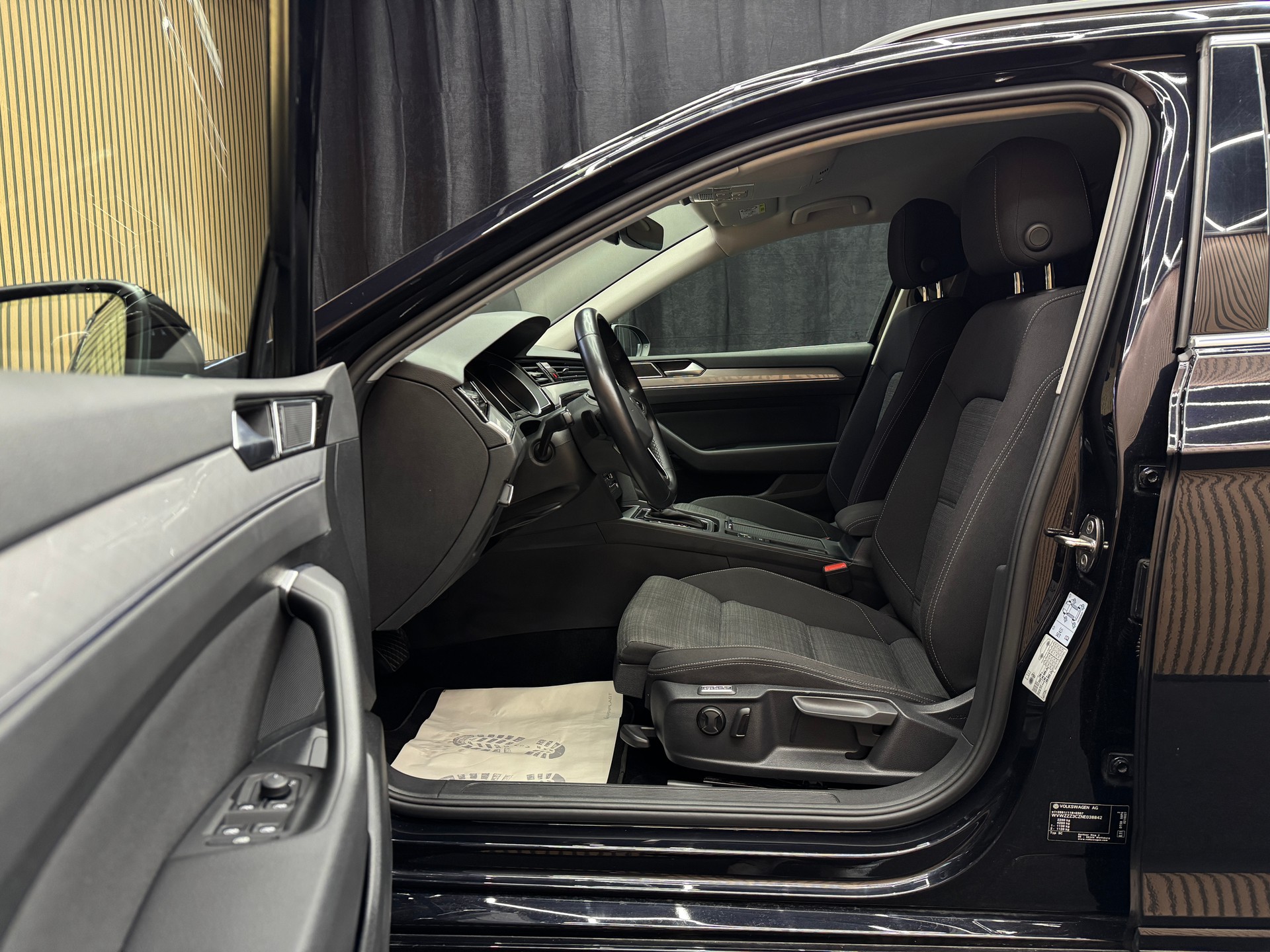 VW Passat 2.0 TDI BMT Business DSG *ab CHF 239.-/ Monat*-image-9