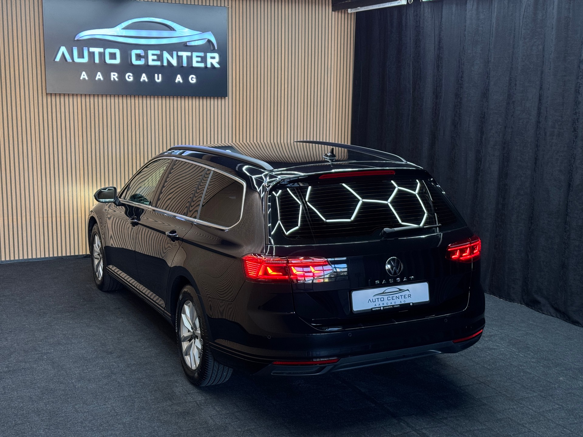 VW Passat 2.0 TDI BMT Business DSG *ab CHF 239.-/ Monat*-image-4