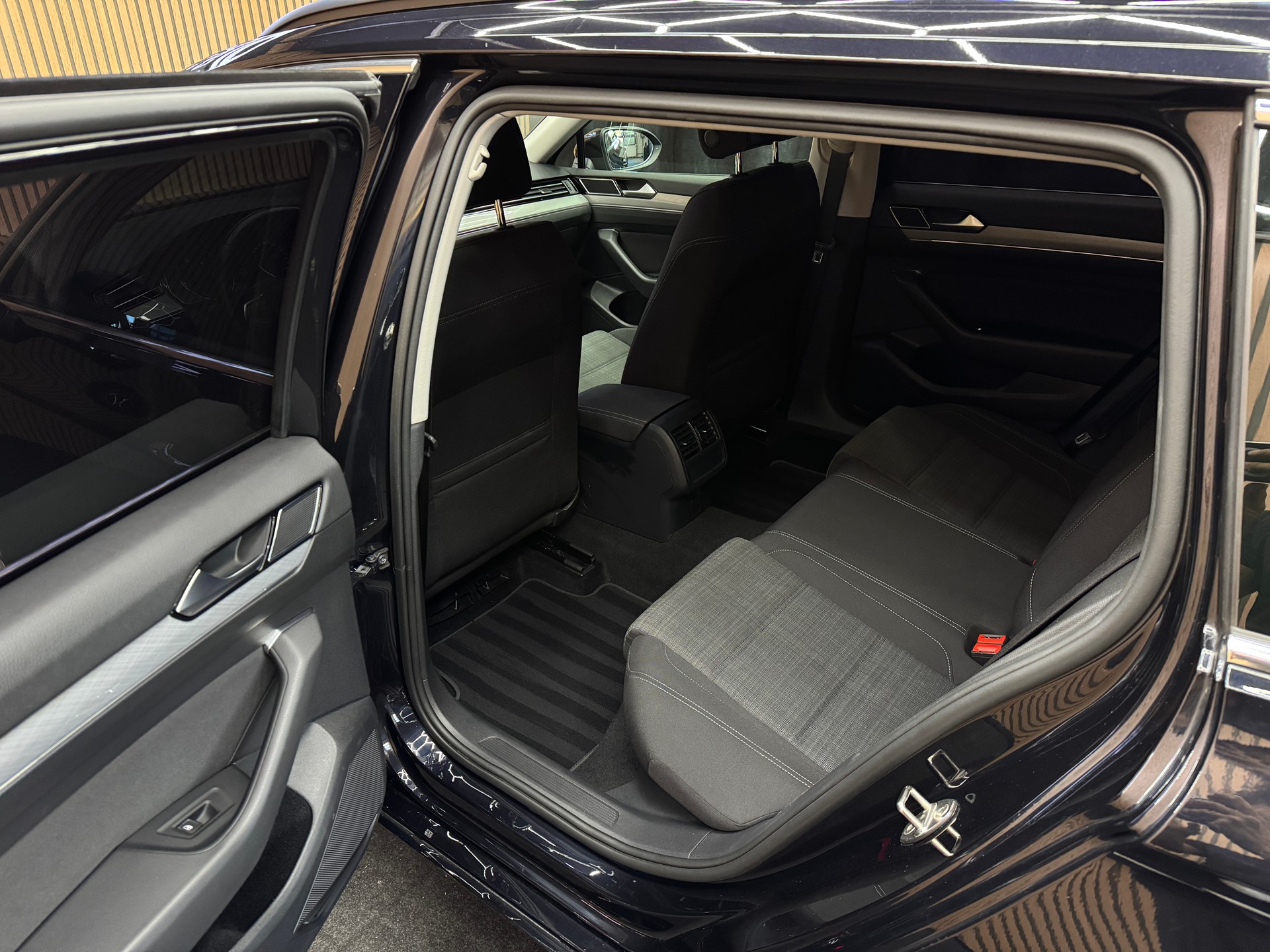 VW Passat 2.0 TDI BMT Business DSG *ab CHF 239.-/ Monat*-image-12
