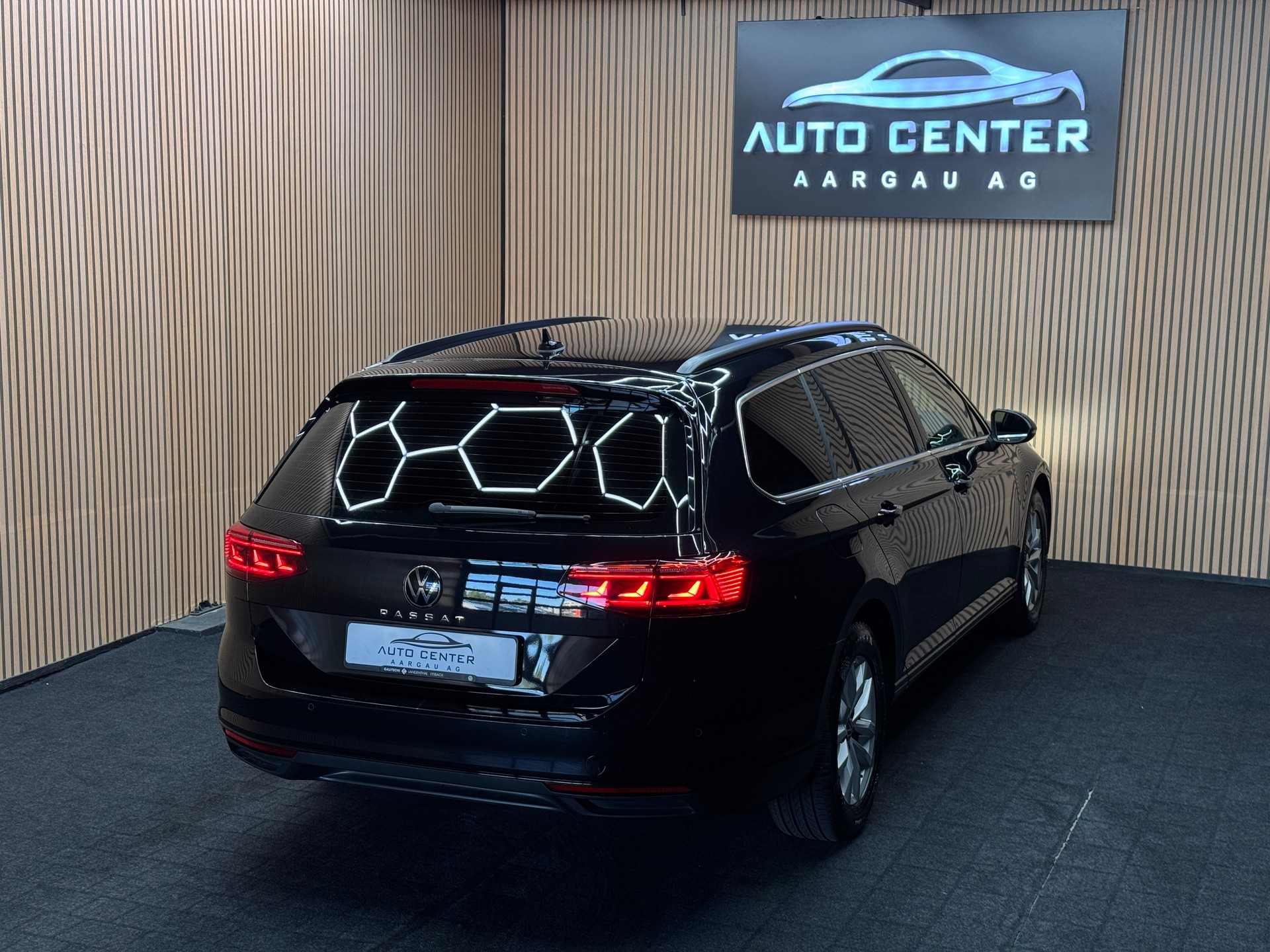 VW Passat 2.0 TDI BMT Business DSG *ab CHF 239.-/ Monat*-image-3