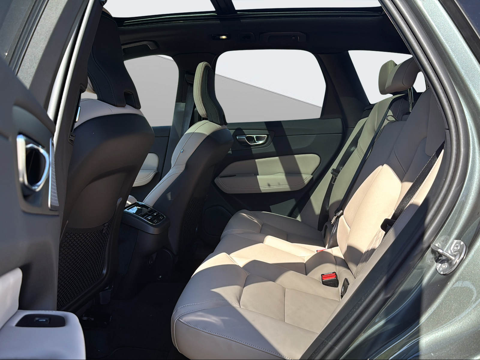 VOLVO XC60 2.0 B5 MH Ultra Bright AWD-image-12