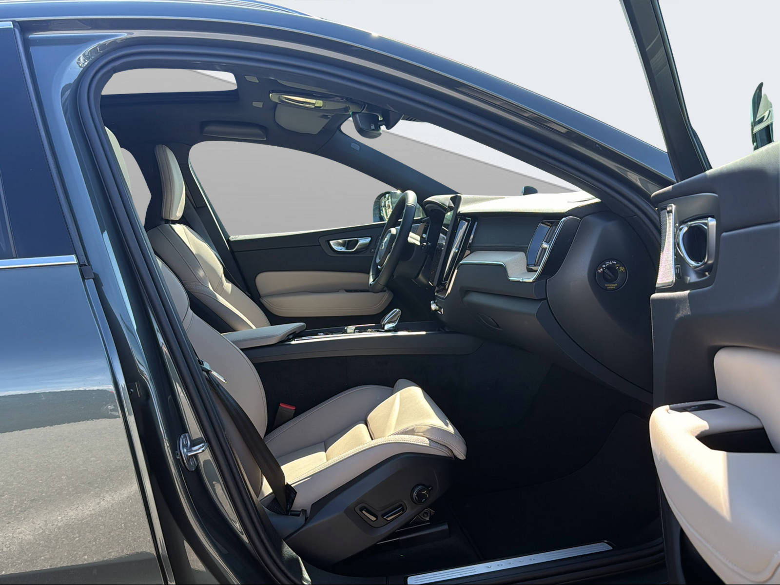 VOLVO XC60 2.0 B5 MH Ultra Bright AWD-image-13