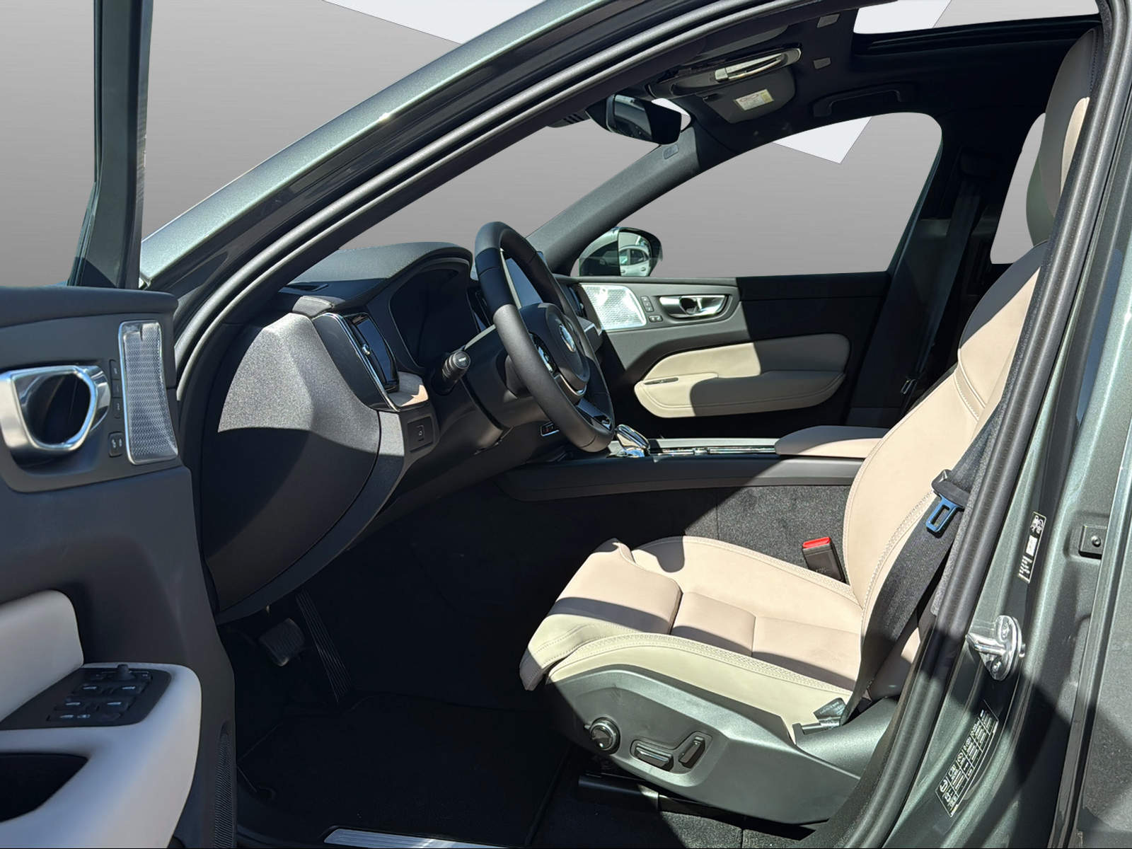 VOLVO XC60 2.0 B5 MH Ultra Bright AWD-image-9