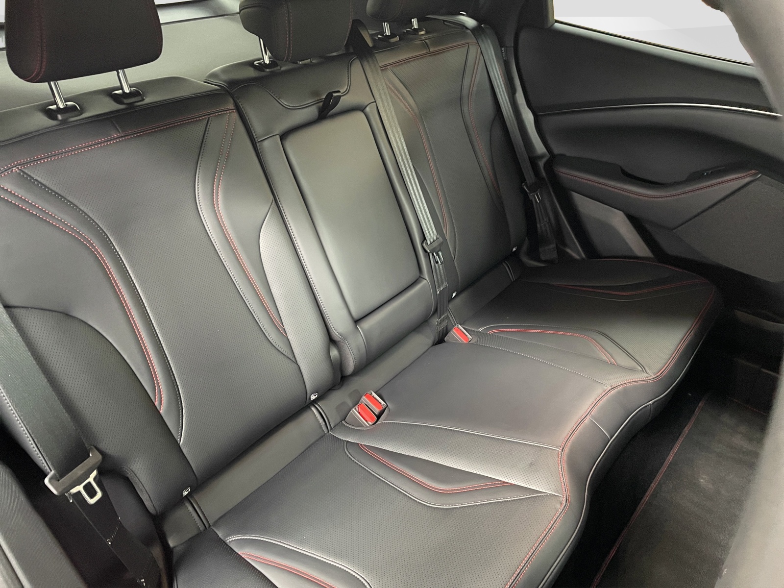 FORD Mustang Mach-E Premium AWD-image-9