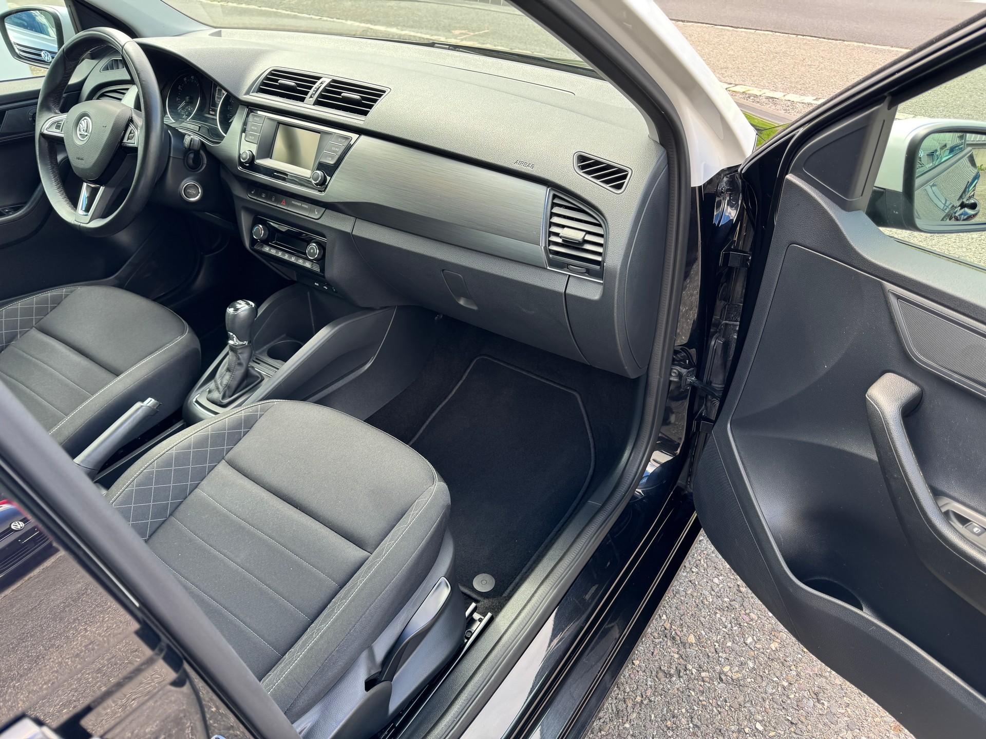 SKODA Fabia 1.2 TSI Style-image-9