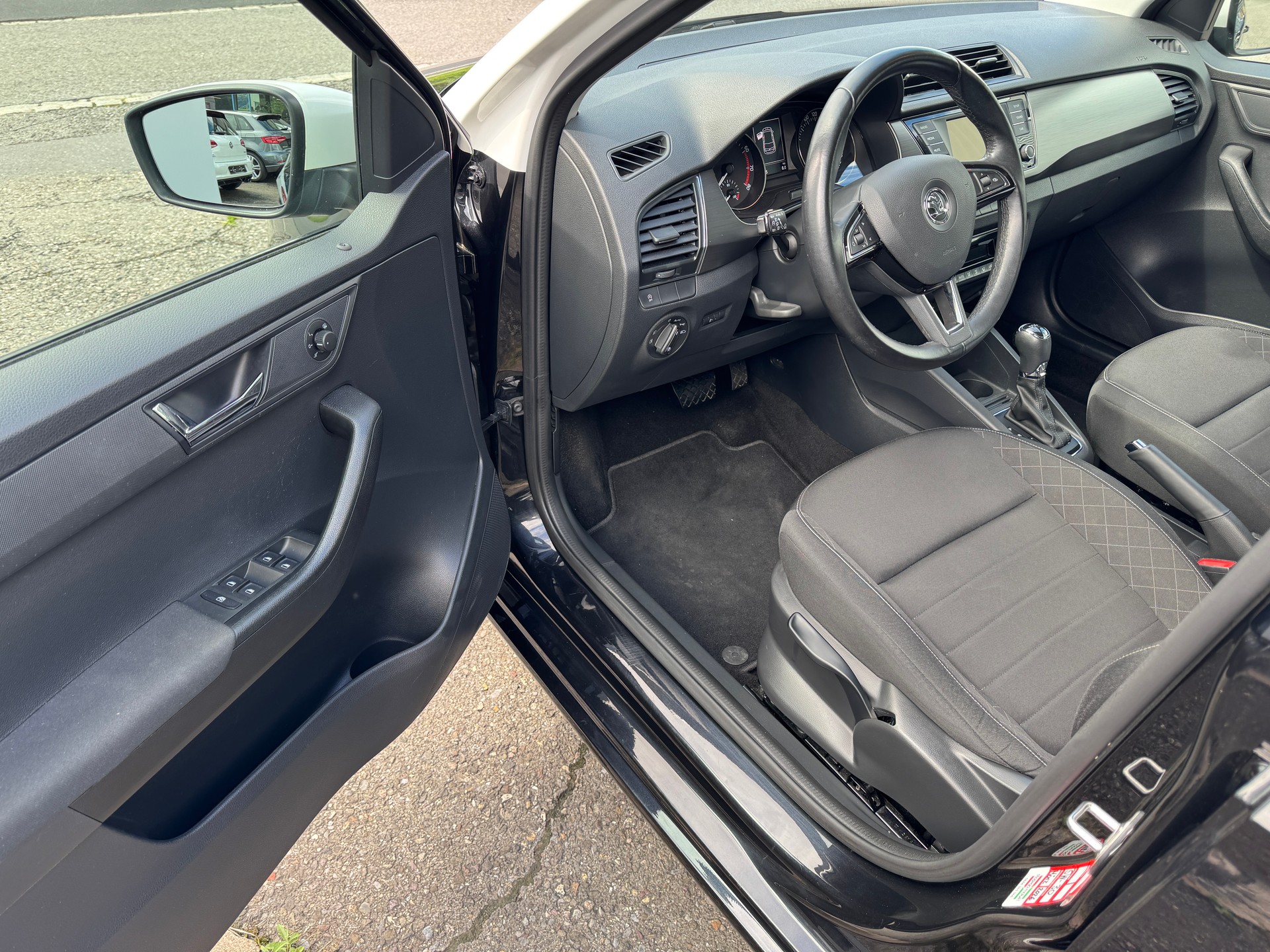 SKODA Fabia 1.2 TSI Style-image-1