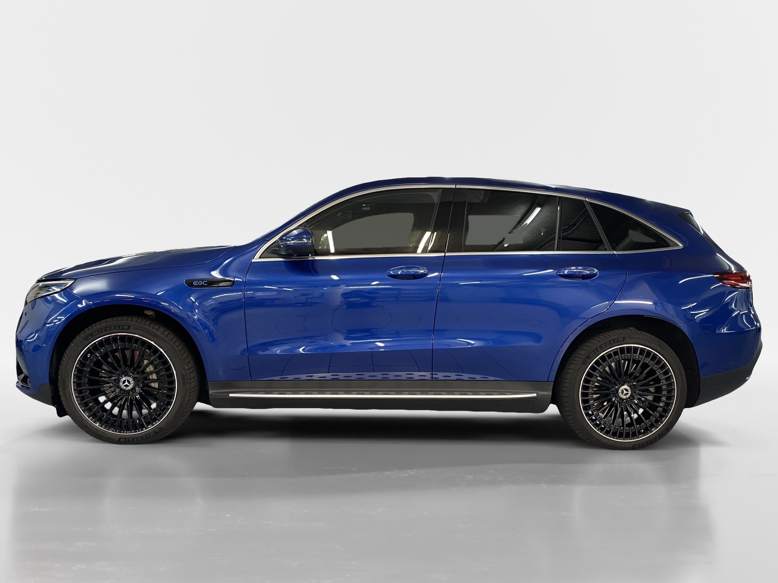 MERCEDES-BENZ EQC 400 AMG Line 4MATIC-showroom-element-3