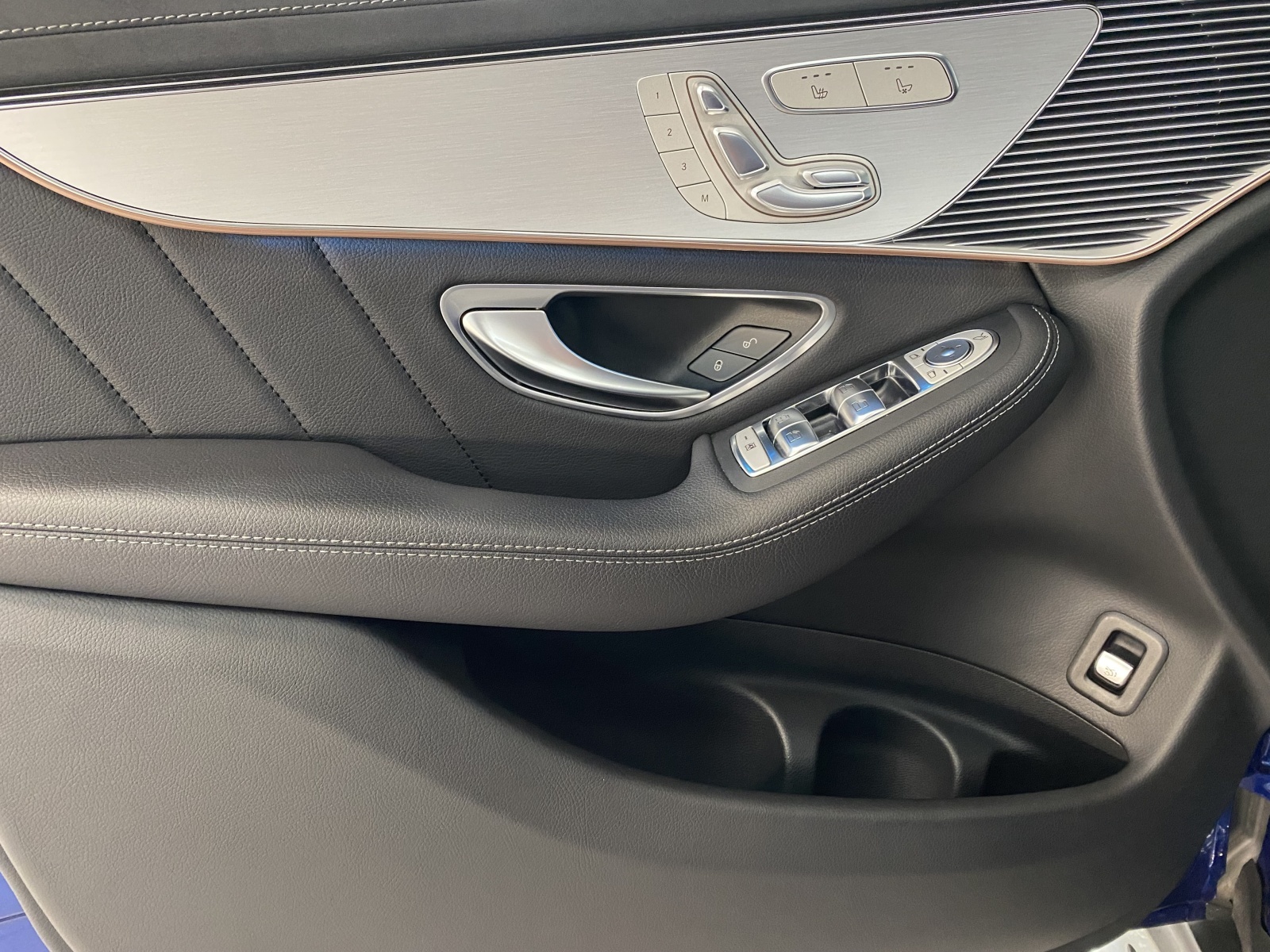 MERCEDES-BENZ EQC 400 AMG Line 4MATIC-image-11
