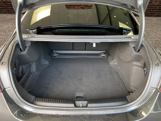 MERCEDES-BENZ E 200-image-6