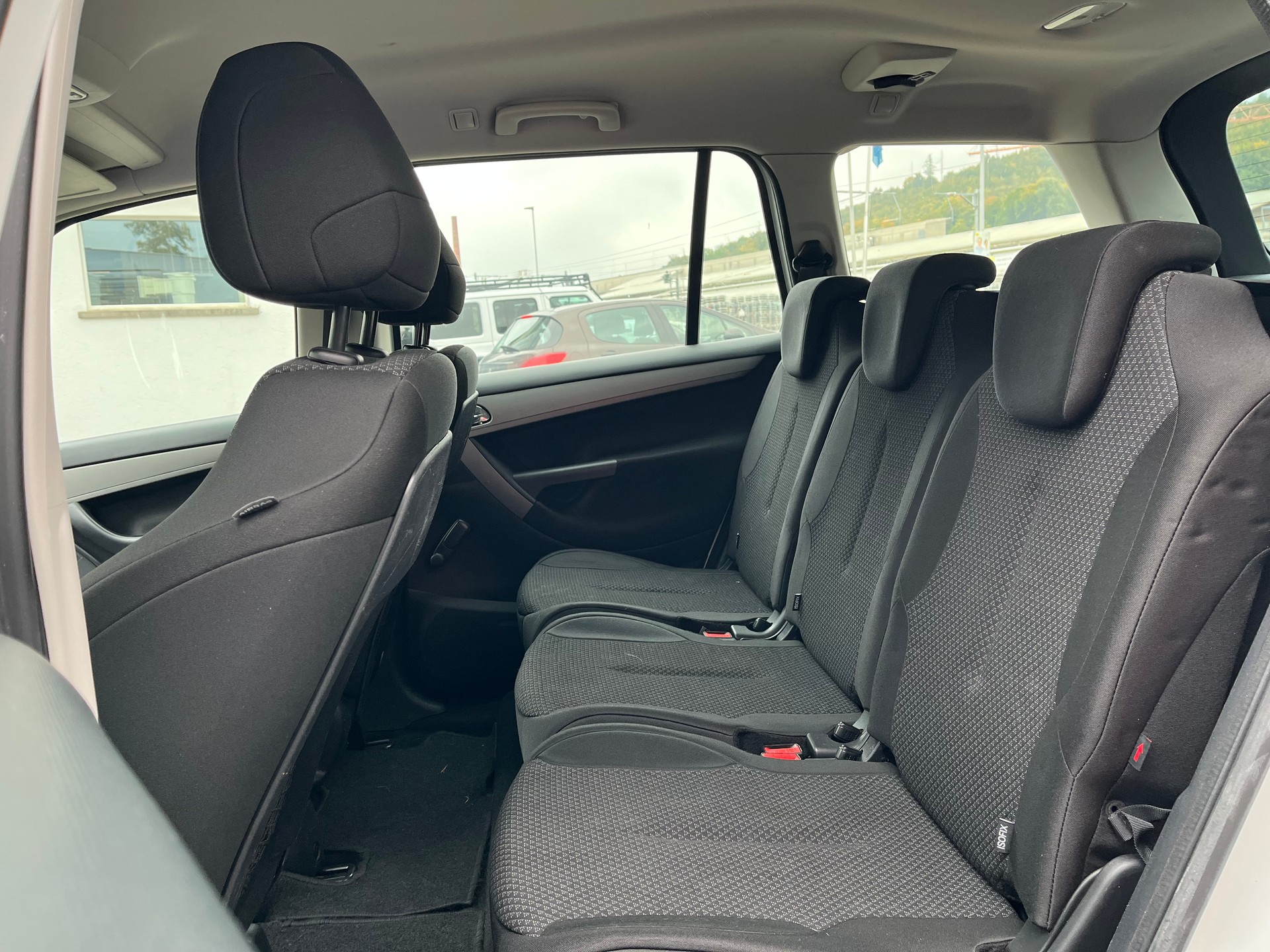 CITROEN Grand C4 Picasso 1.6 HDI 16V Attraction-image-9