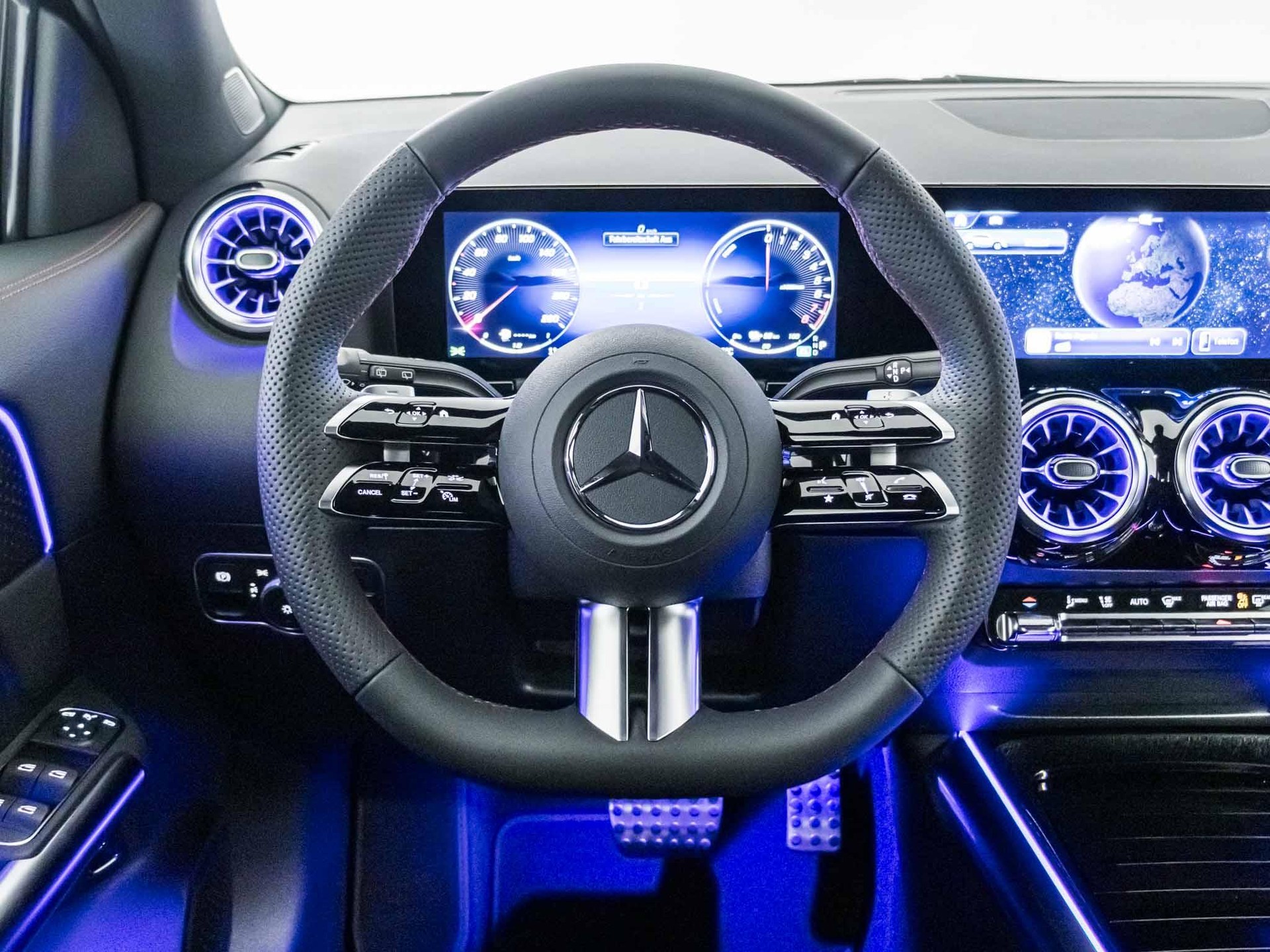 MERCEDES-BENZ GLA 250 e-image-10