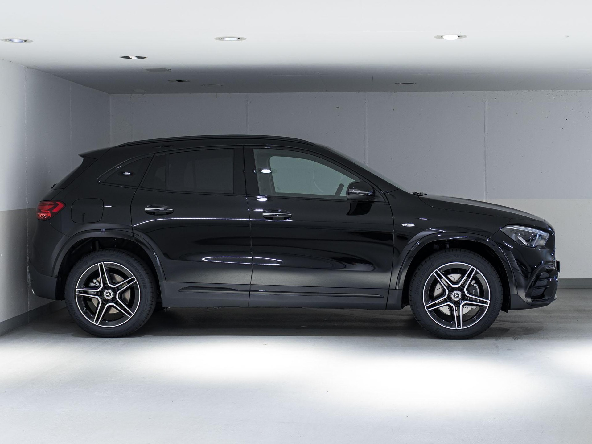 MERCEDES-BENZ GLA 250 e-image-1