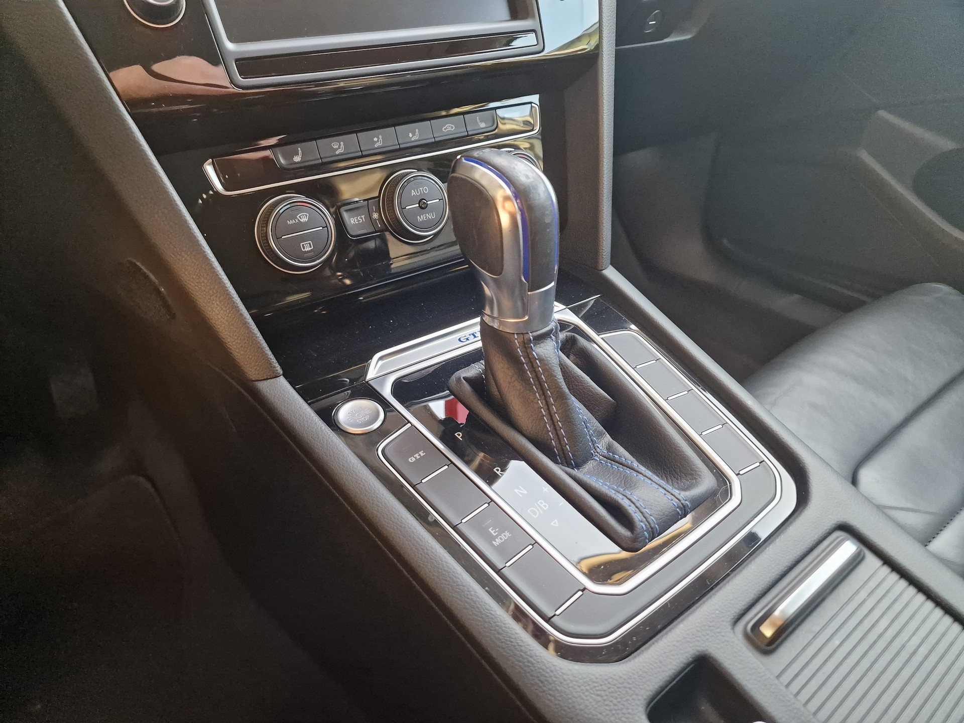 VW Passat Variant 1.4 TSI GTE Hybrid DSG 12Mt Gara 8x Bereif-image-17