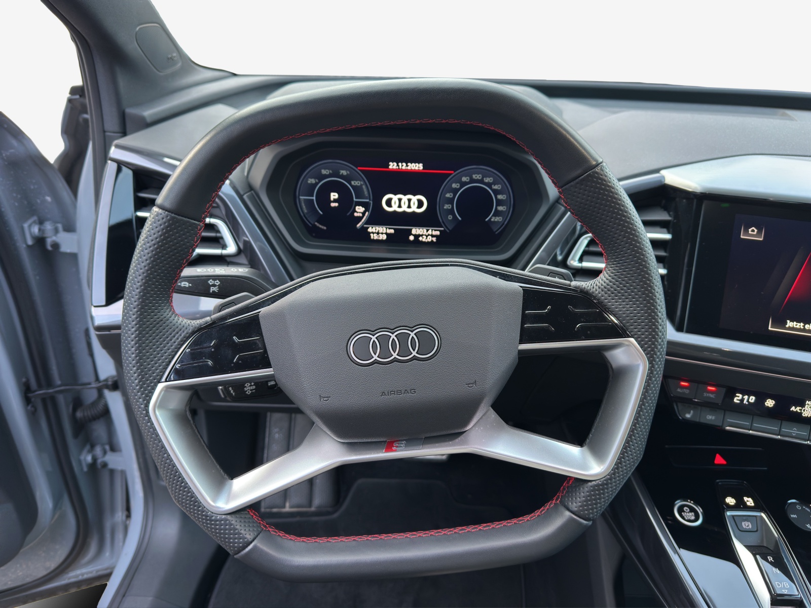 AUDI Q4 e-tron 50 quattro-image-10