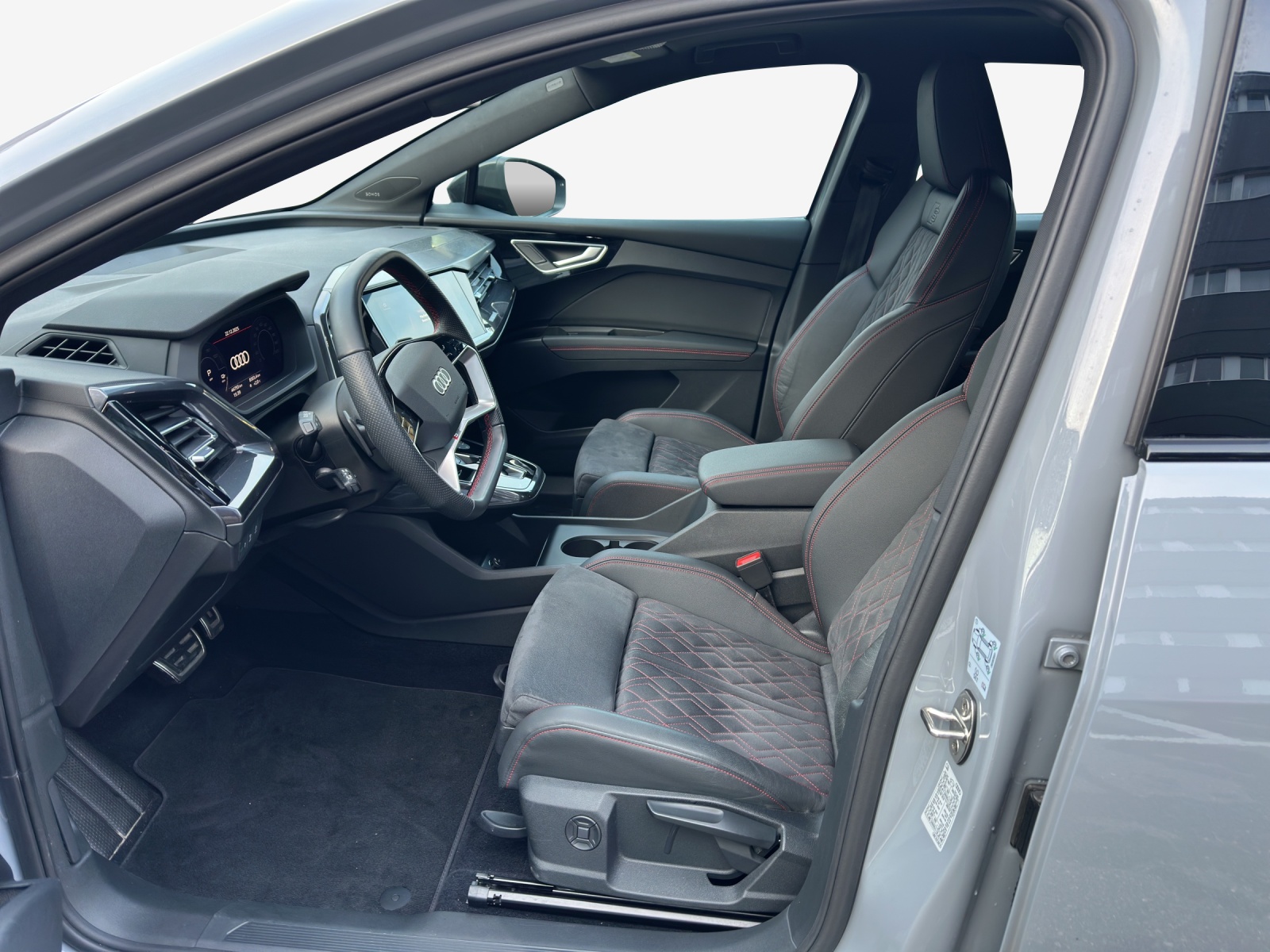 AUDI Q4 e-tron 50 quattro-image-8