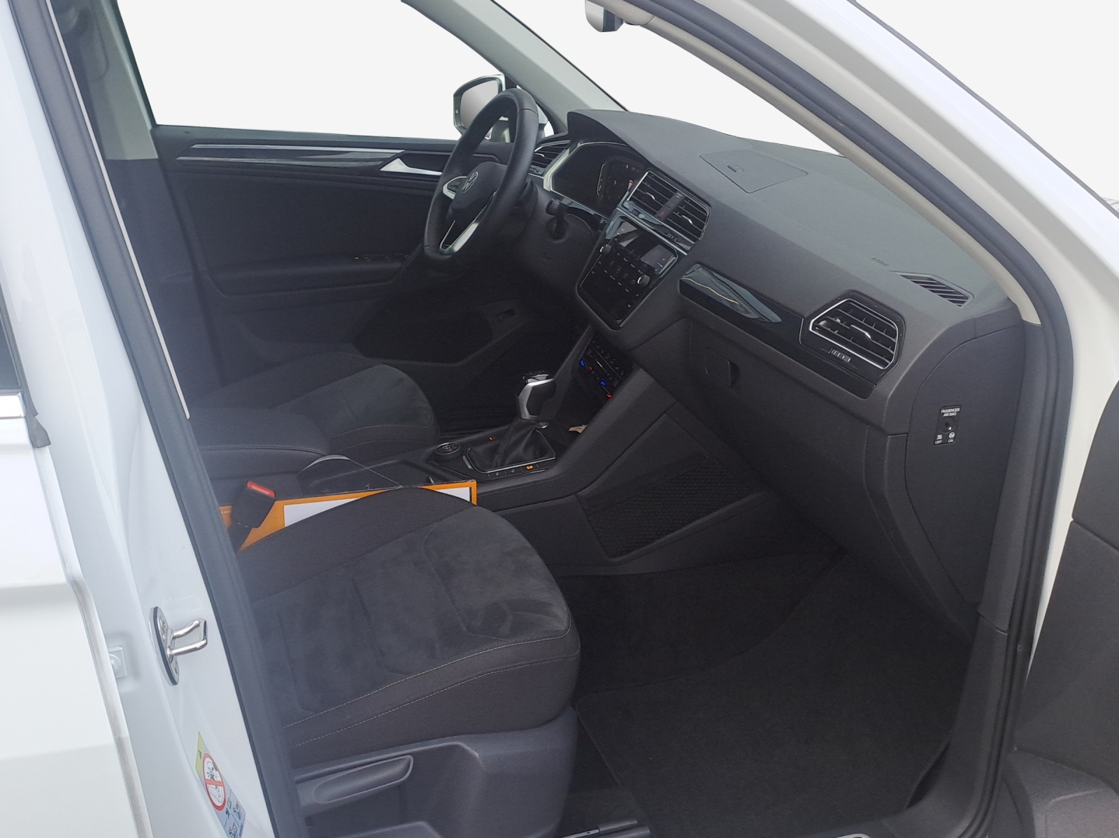 VW Tiguan 2.0 TDI SCR Elegance 4Motion DSG-image-13