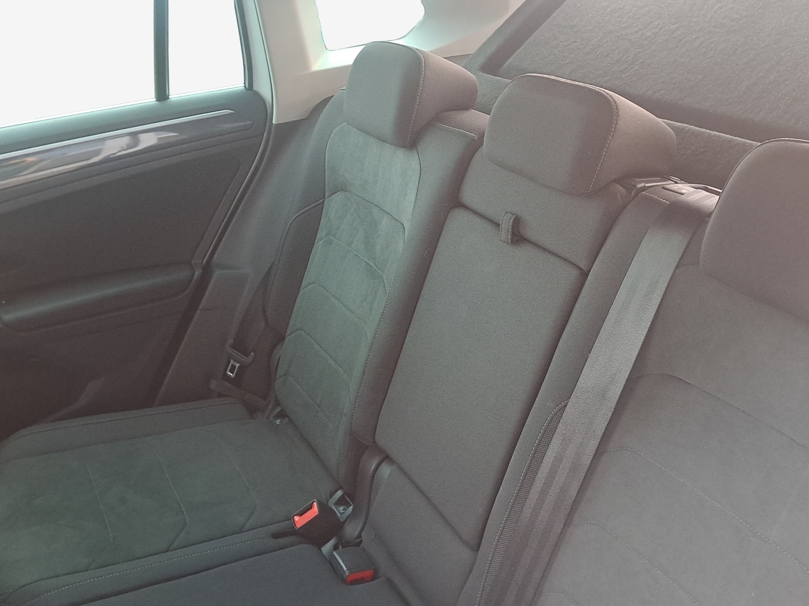VW Tiguan 2.0 TDI SCR Elegance 4Motion DSG-image-11