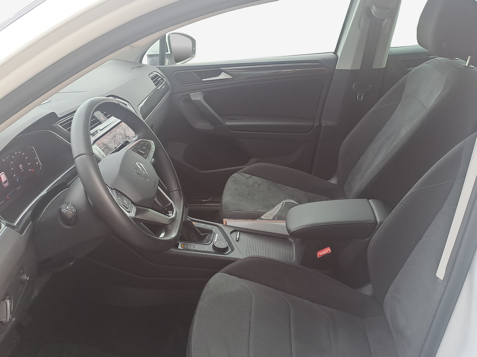 VW Tiguan 2.0 TDI SCR Elegance 4Motion DSG-image-7