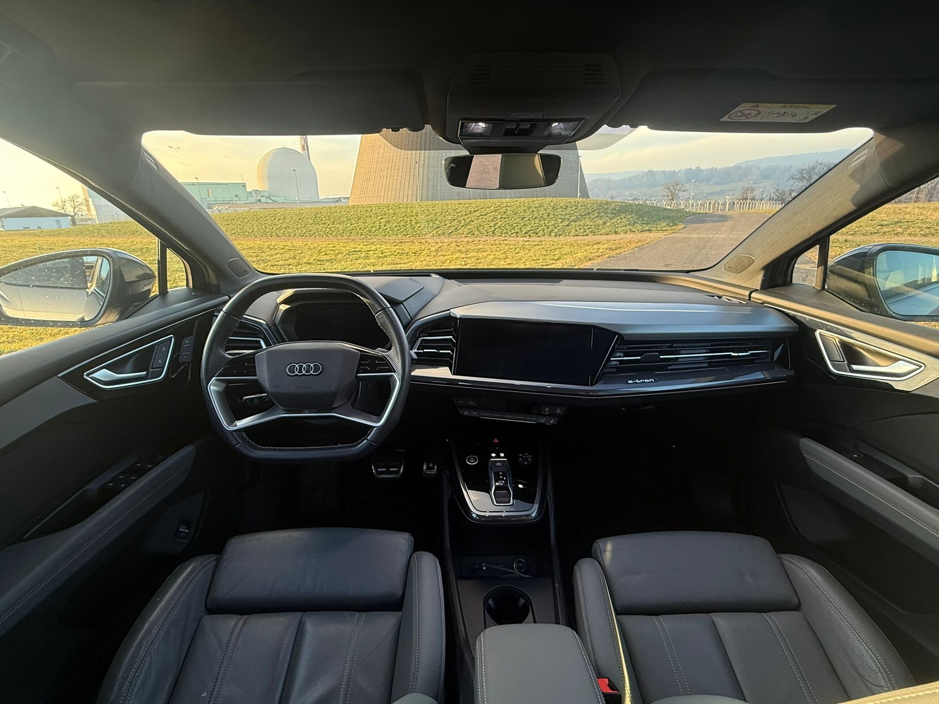 AUDI Q4 e-tron 50 quattro-image-4