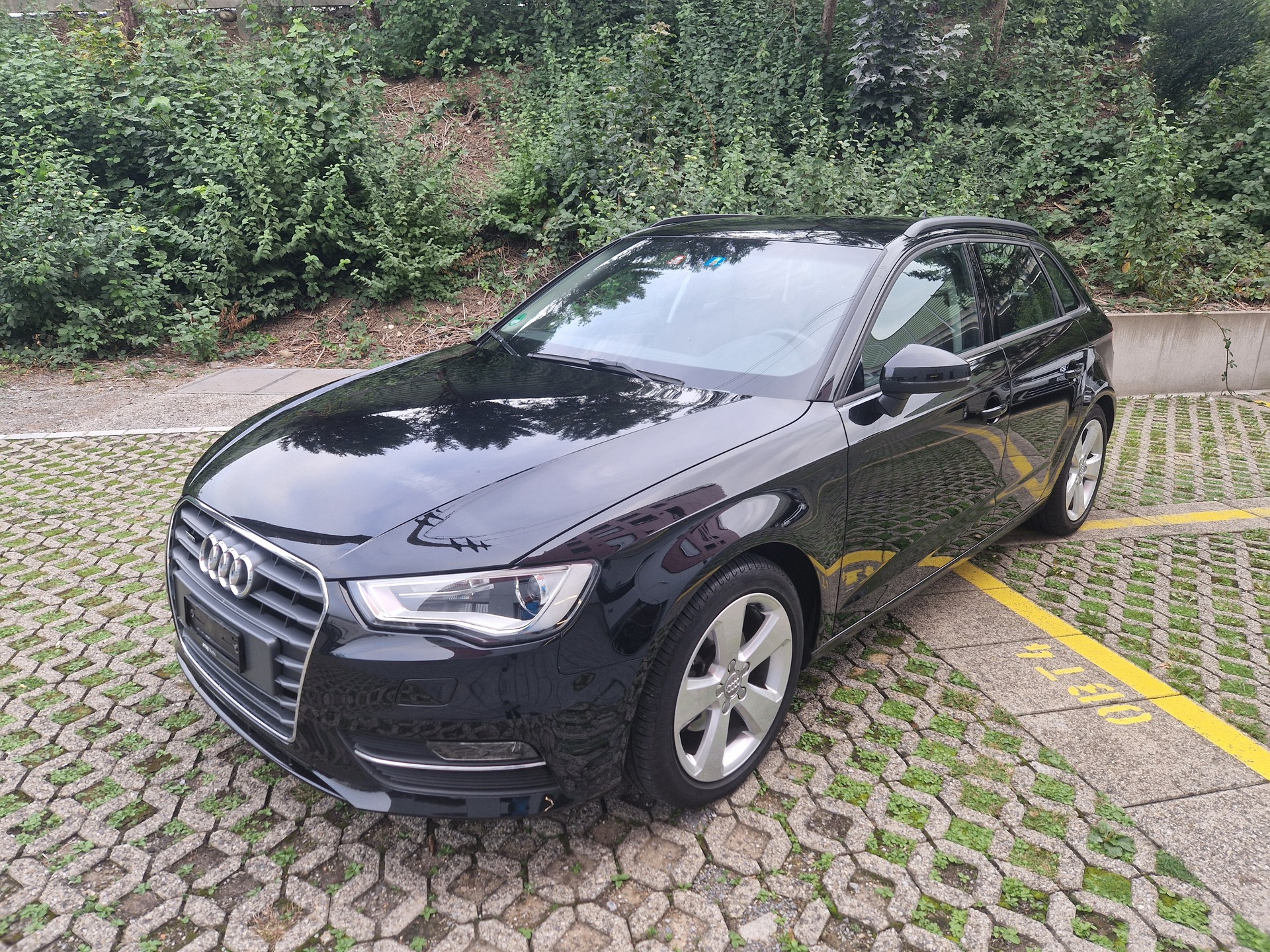 AUDI A3 Sportback 2.0 TDI Ambiente *quattro* 150 PS nur 63.000km, Navigation, frisch ab MFK, TOP Zustand, 8-fach Bereift-image-1