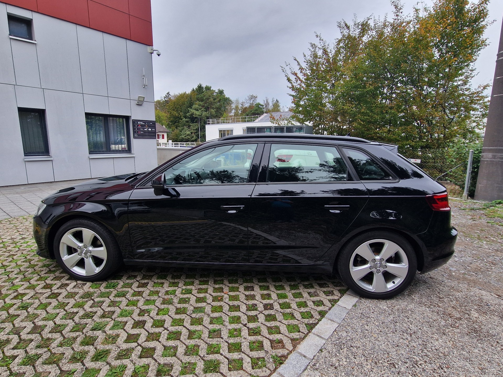AUDI A3 Sportback 2.0 TDI Ambiente *quattro* 150 PS nur 63.000km, Navigation, frisch ab MFK, TOP Zustand, 8-fach Bereift-image-4