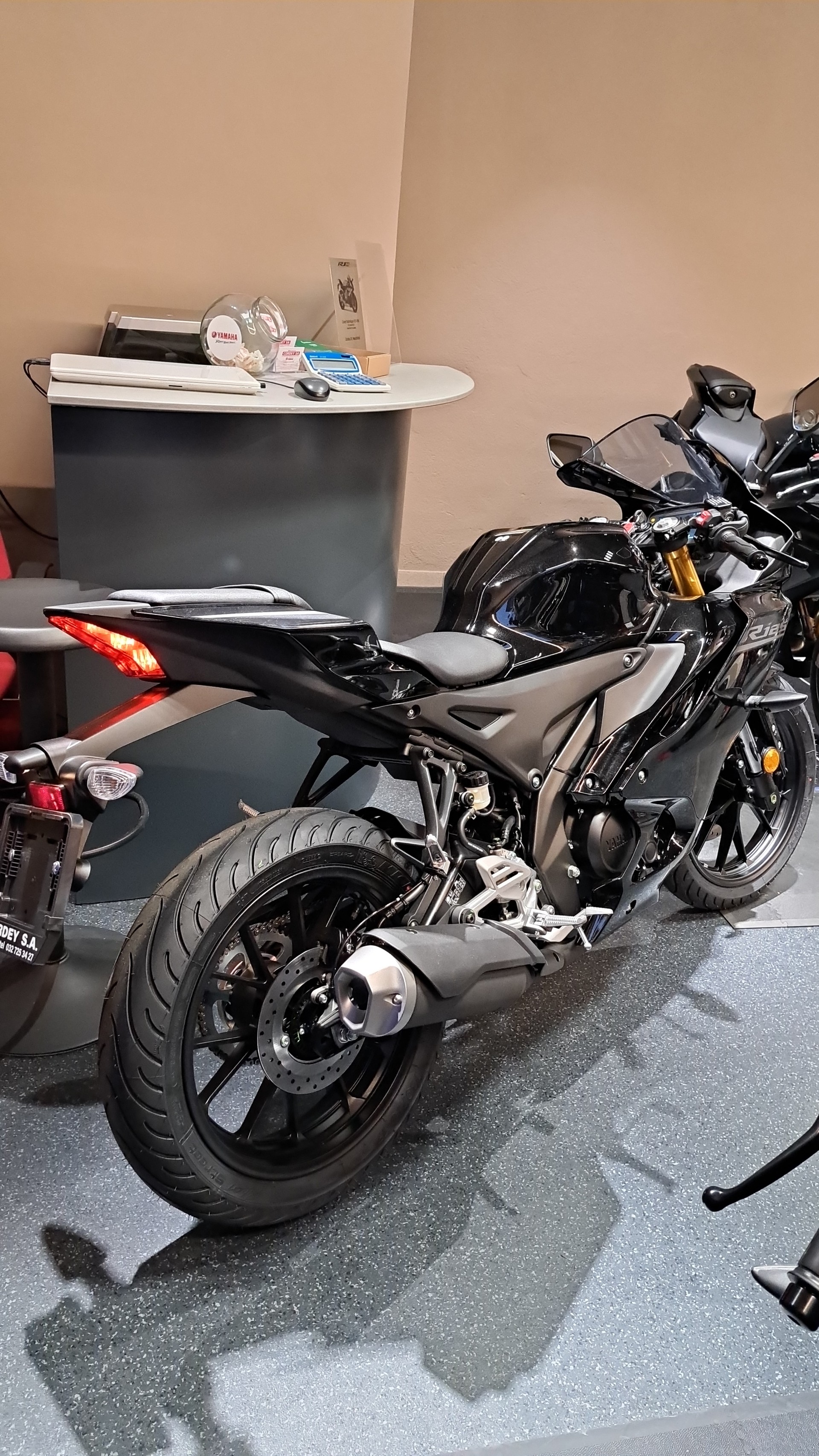 YAMAHA YZF-R 125 ABS-showroom-element-3
