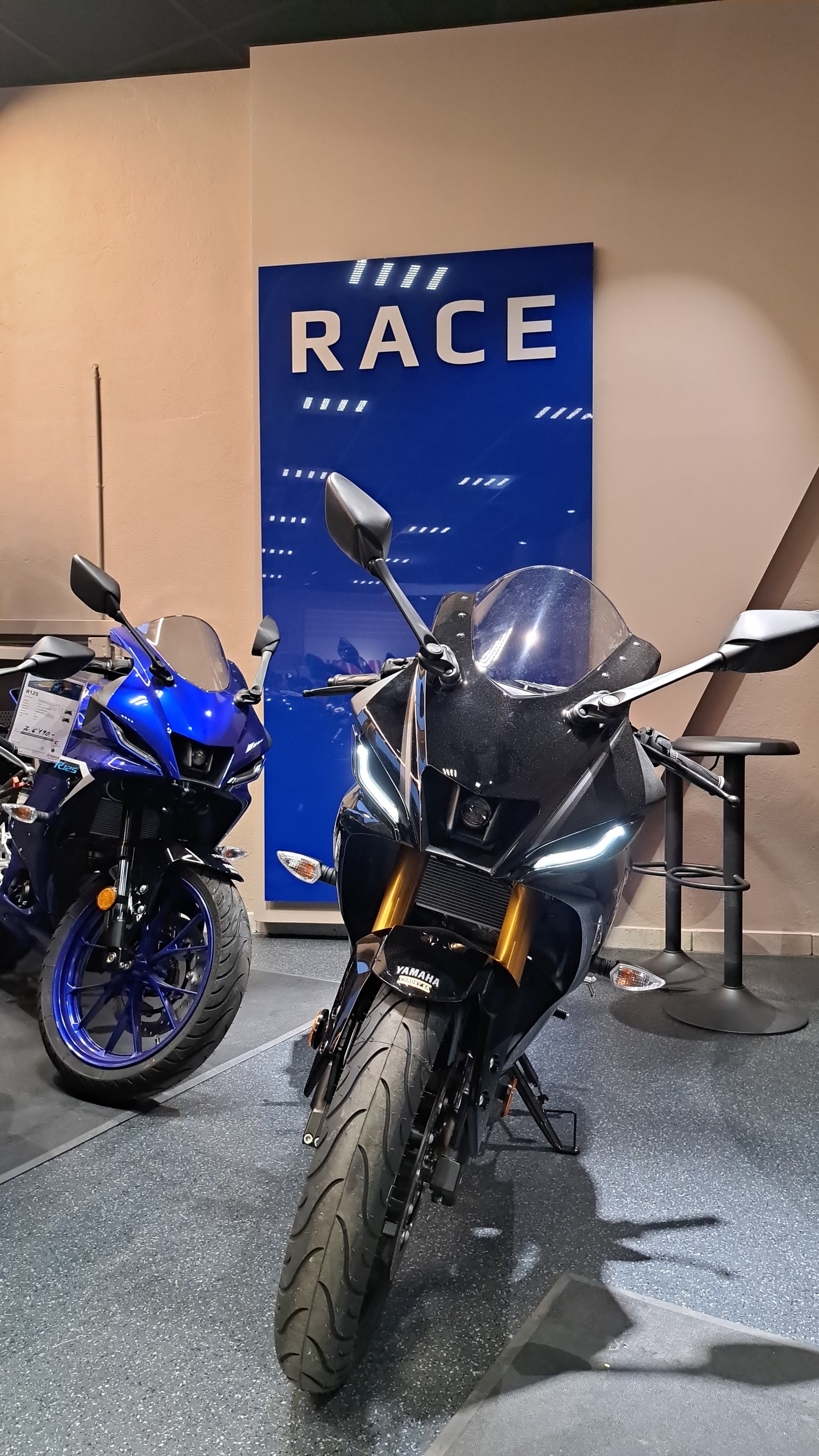 YAMAHA YZF-R 125 ABS-showroom-element-2