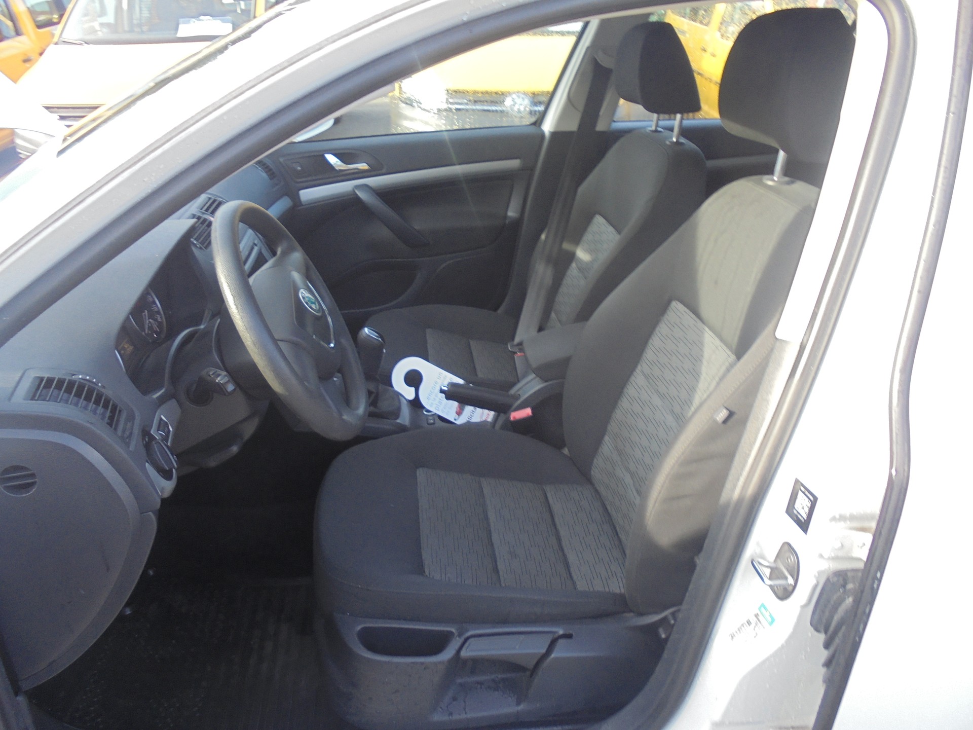SKODA Octavia Combi 1.6 TDI Ambition 4x4-image-8