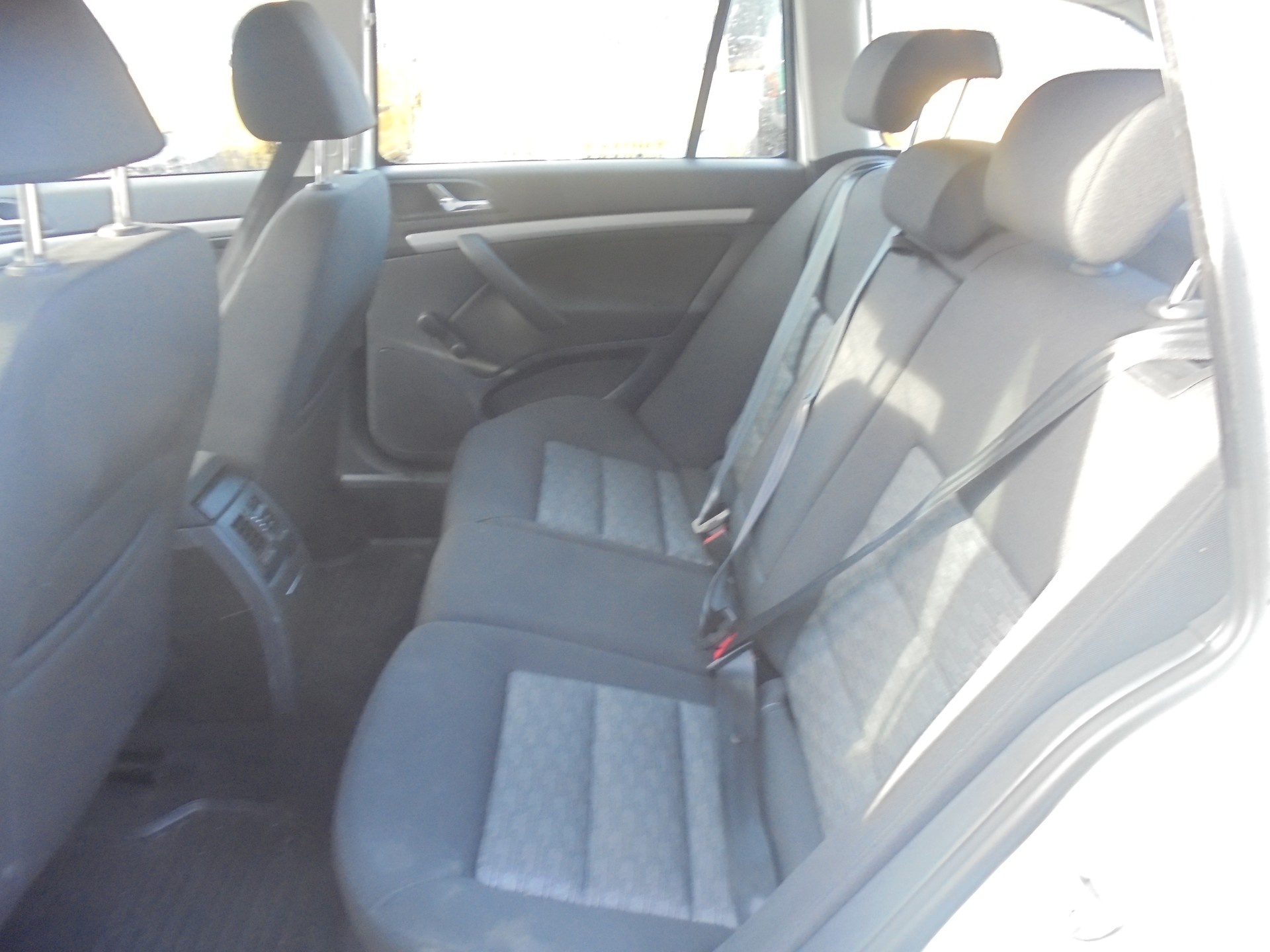 SKODA Octavia Combi 1.6 TDI Ambition 4x4-image-6