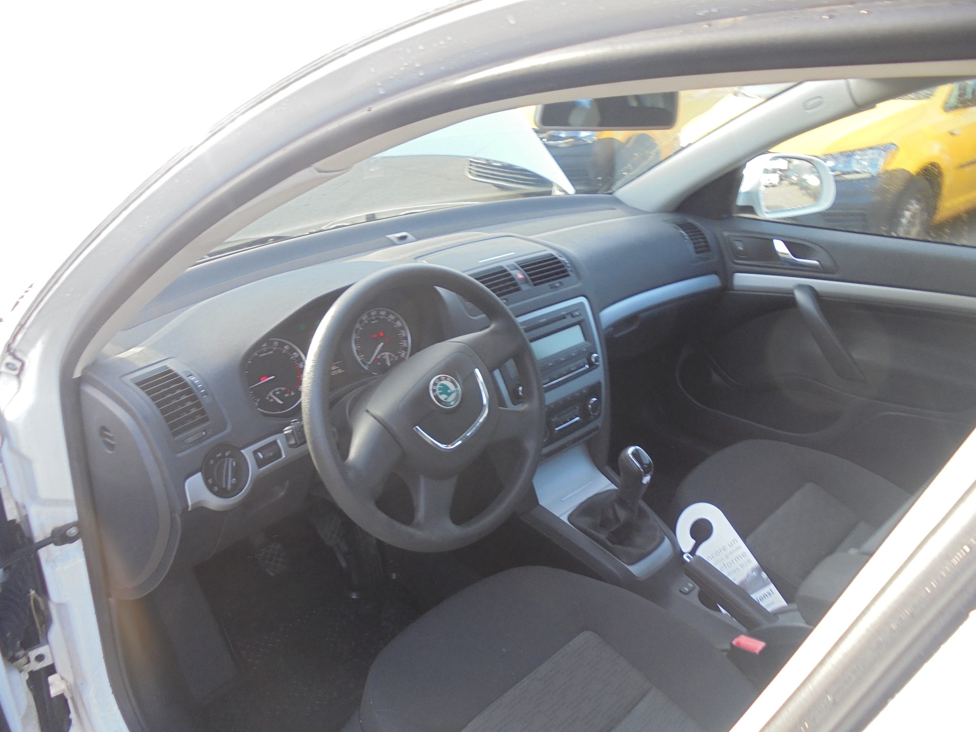 SKODA Octavia Combi 1.6 TDI Ambition 4x4-image-9