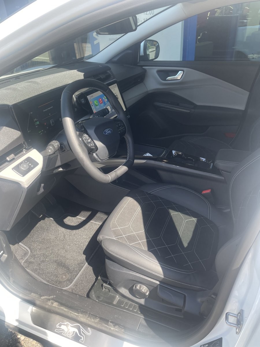 FORD Puma Gen-E Premium-showroom-element-3