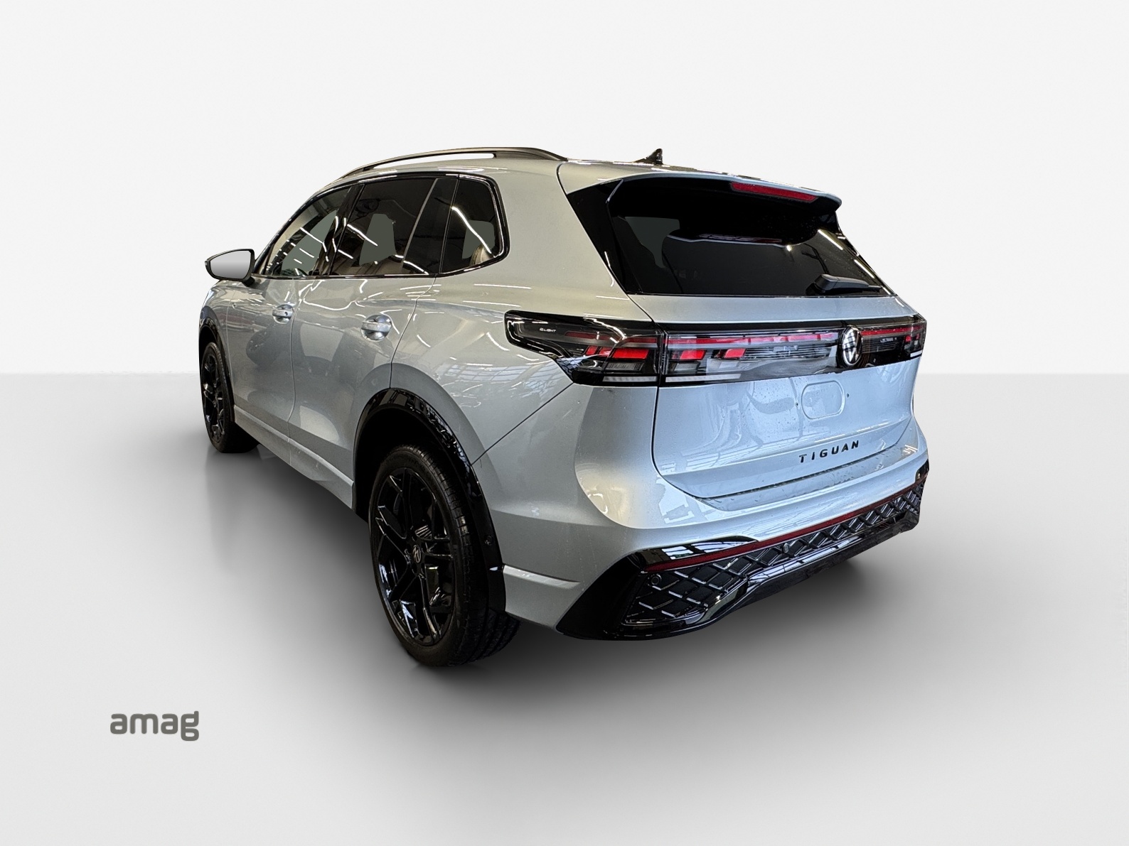 VW Tiguan 2.0 TSI DSG R-Line 4Motion-image-2