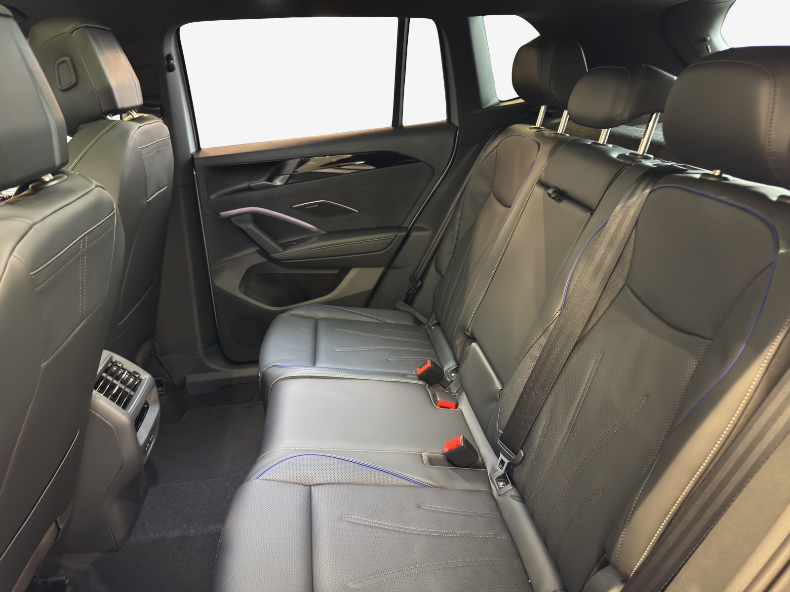 VW Tiguan 2.0 TSI DSG R-Line 4Motion-image-11