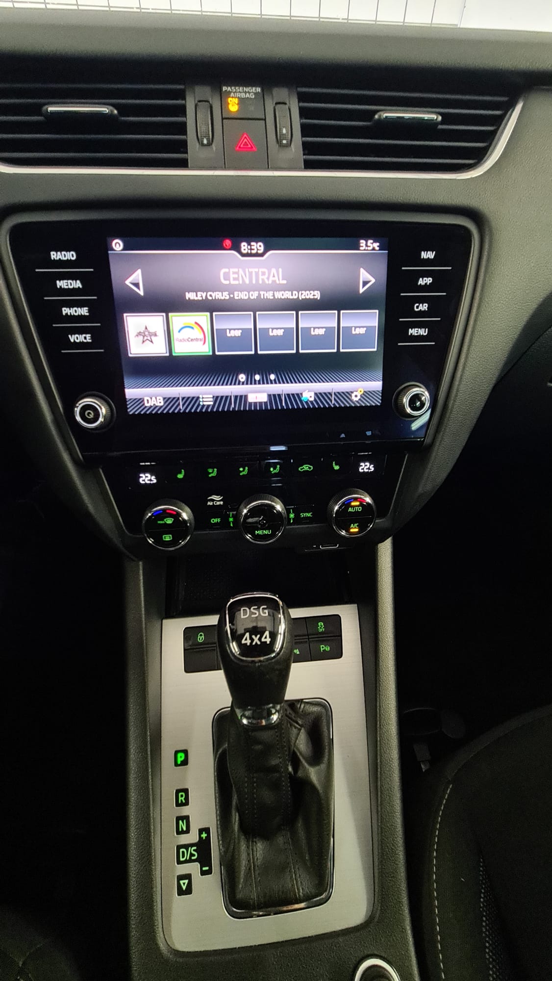 SKODA Octavia Combi 2.0 TDI Ambition 4x4 DSG-image-7
