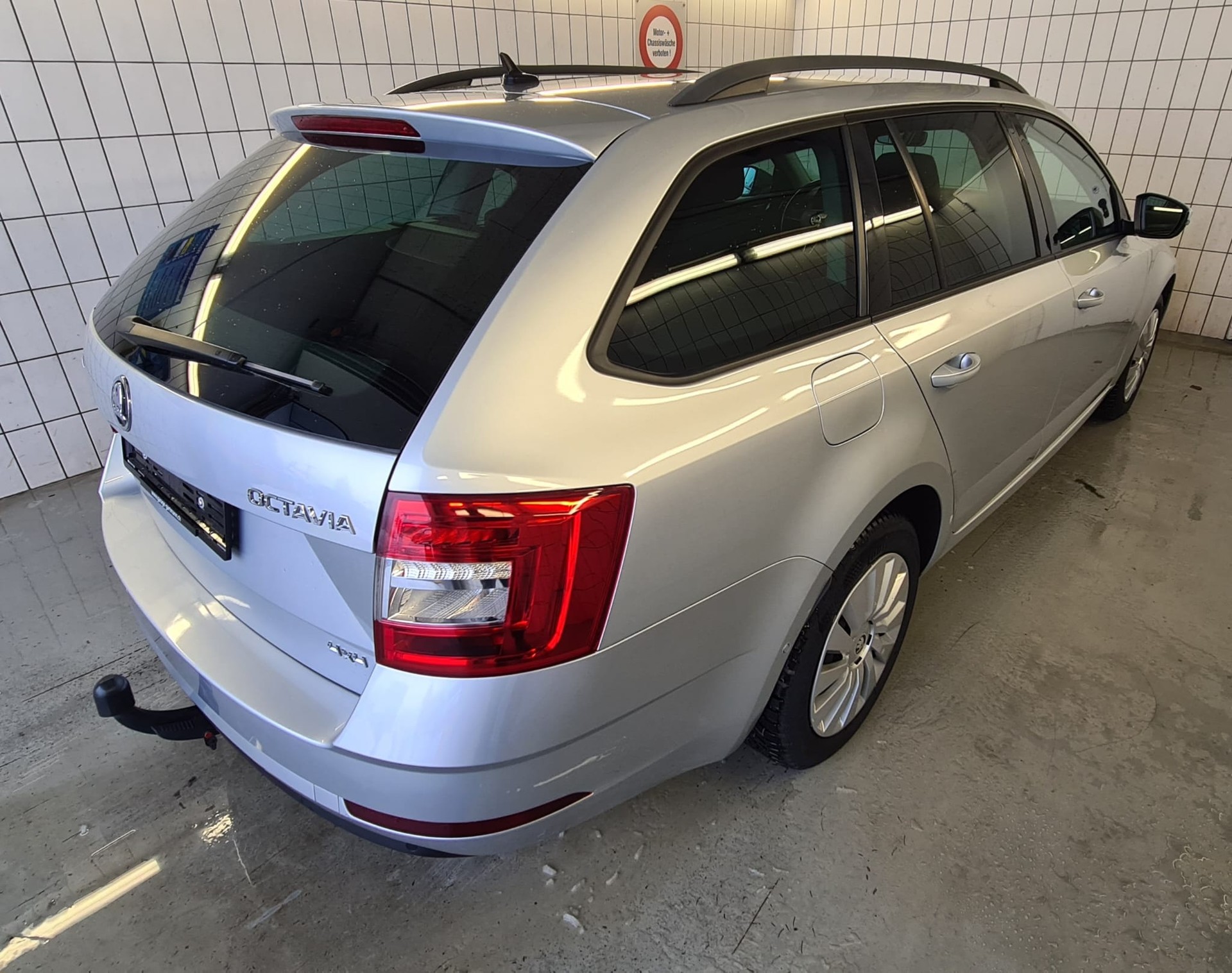 SKODA Octavia Combi 2.0 TDI Ambition 4x4 DSG-image-3