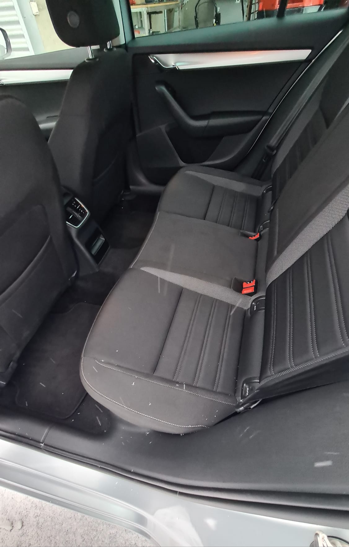 SKODA Octavia Combi 2.0 TDI Ambition 4x4 DSG-image-5