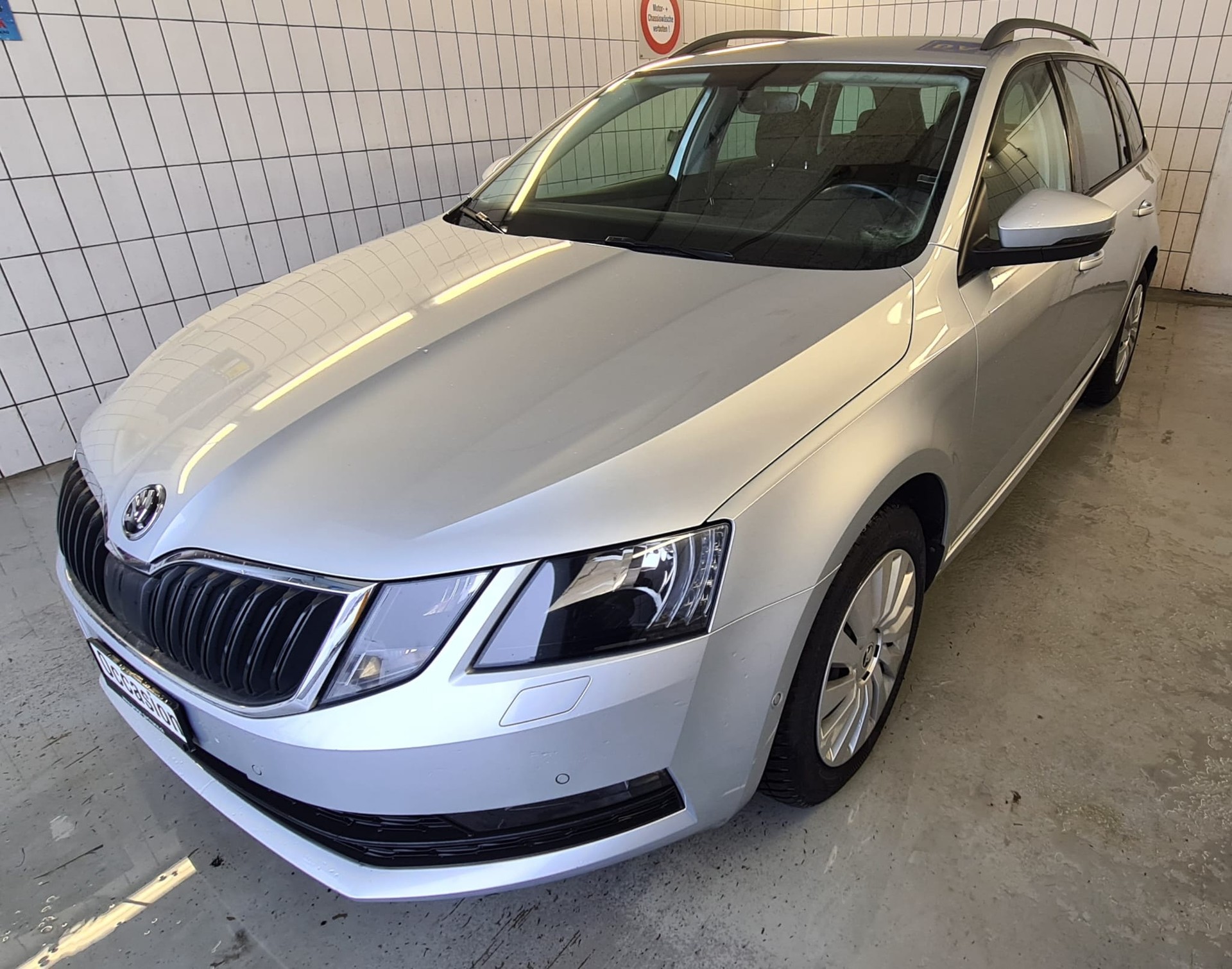 SKODA Octavia Combi 2.0 TDI Ambition 4x4 DSG-image-1
