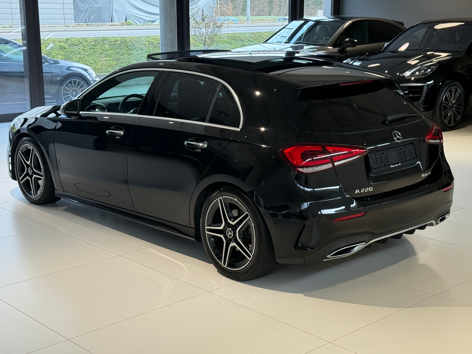 MERCEDES-BENZ A 220 AMG Line 7G-DCT 4Matic ***CH-Fahrzeug***Panoramadach***Ambiente-plus***Service kostenlos 10J / 100'000Km***-image-20