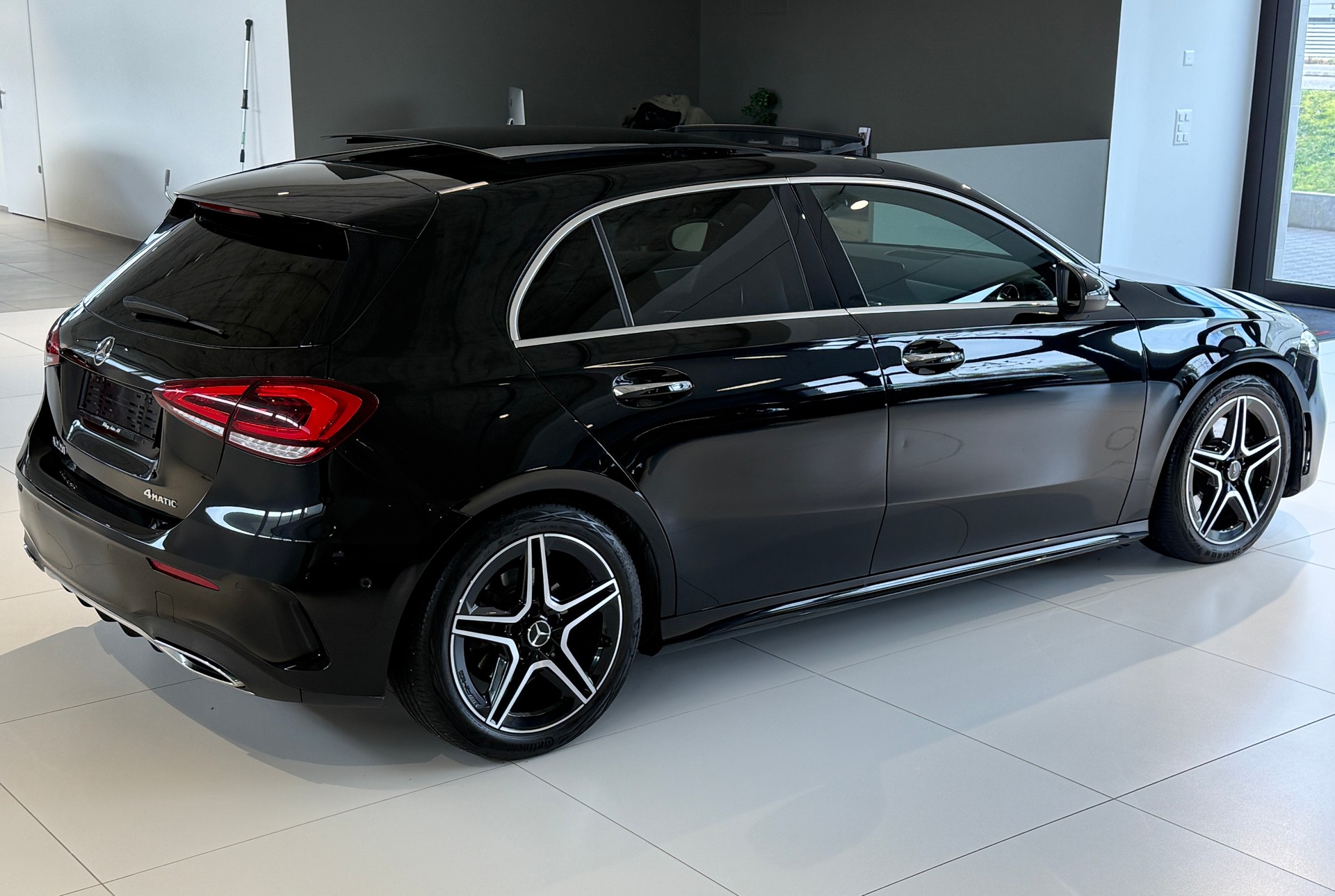 MERCEDES-BENZ A 220 AMG Line 7G-DCT 4Matic ***CH-Fahrzeug***Panoramadach***Ambiente-plus***Service kostenlos 10J / 100'000Km***-image-22