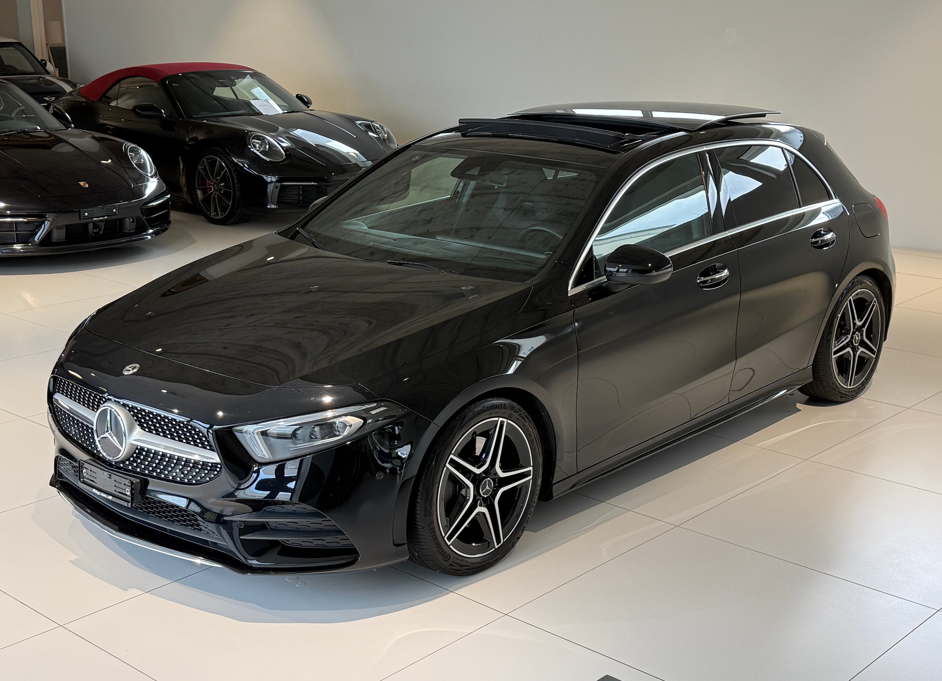 MERCEDES-BENZ A 220 AMG Line 7G-DCT 4Matic ***CH-Fahrzeug***Panoramadach***Ambiente-plus***Service kostenlos 10J / 100'000Km***-showroom-element-1