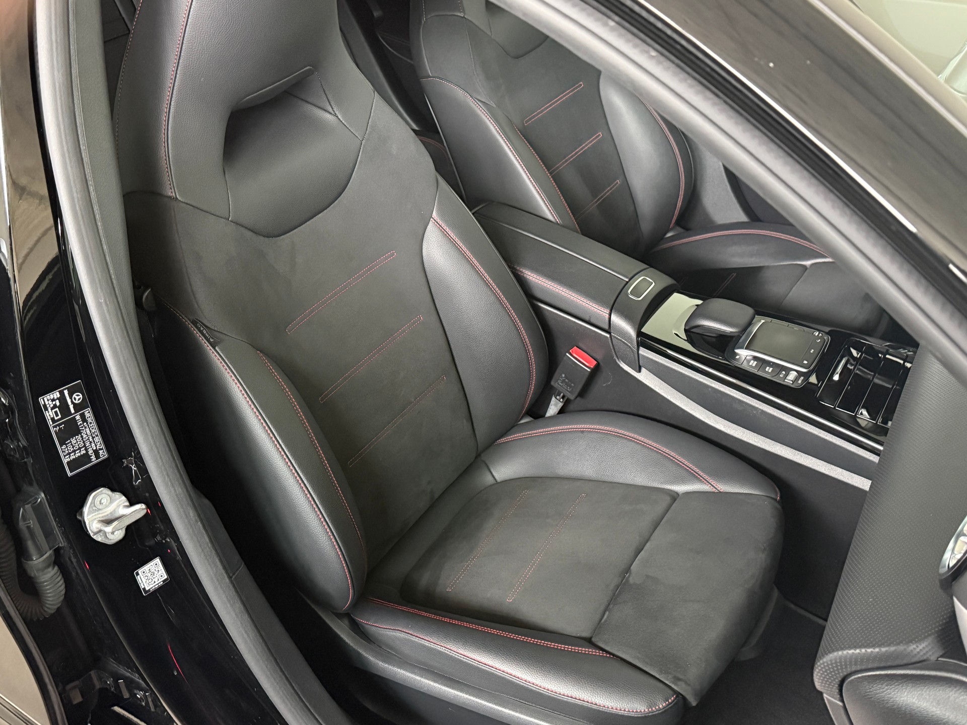 MERCEDES-BENZ A 220 AMG Line 7G-DCT 4Matic ***CH-Fahrzeug***Panoramadach***Ambiente-plus***Service kostenlos 10J / 100'000Km***-image-25