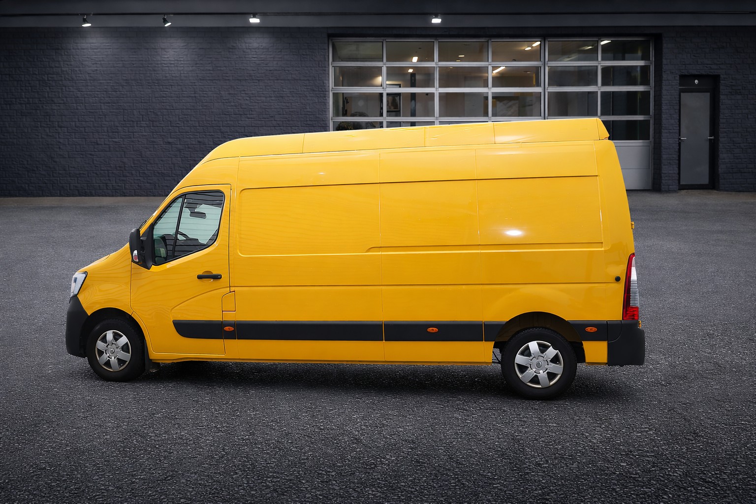 RENAULT Master T35 2.3dCi 135 L3H3-image-1