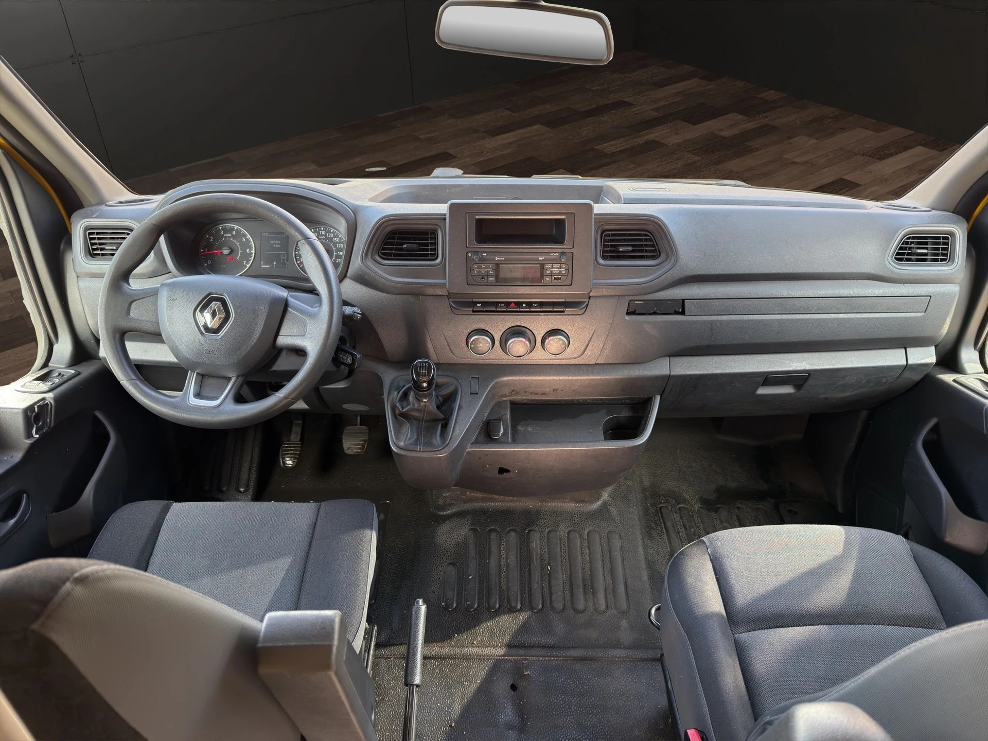 RENAULT Master T35 2.3dCi 135 L3H3-image-6