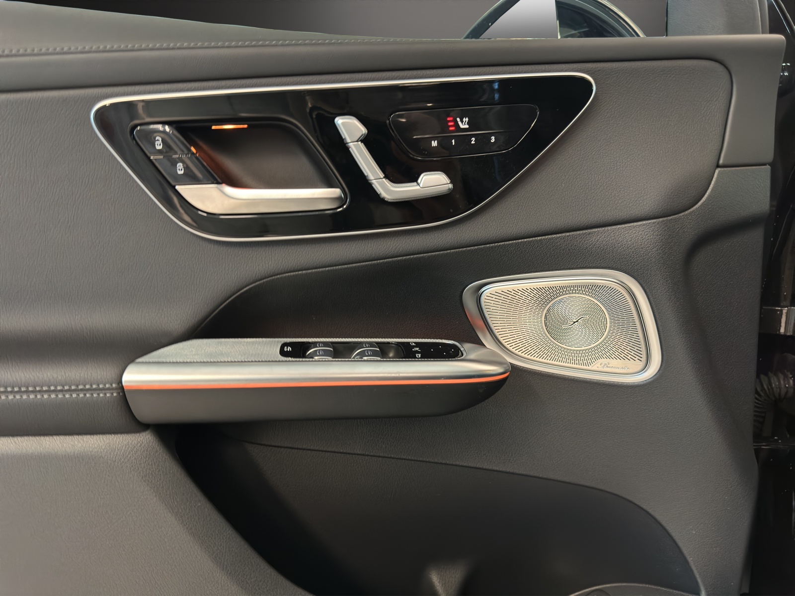 MERCEDES-BENZ GLC 300 4Matic 9G-Tronic-image-12