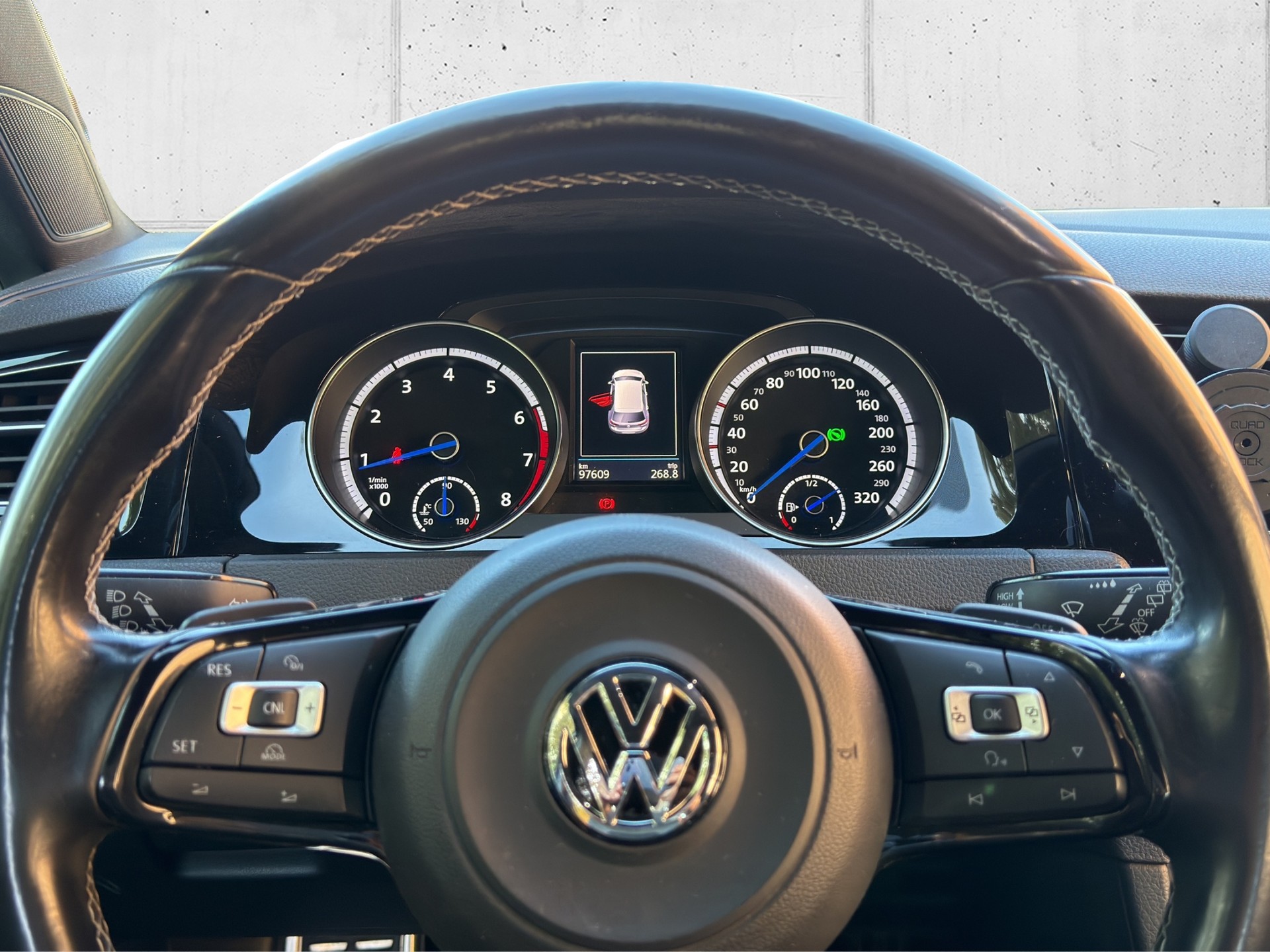 VW Golf 2.0 TSI R 4Motion DSG-image-15