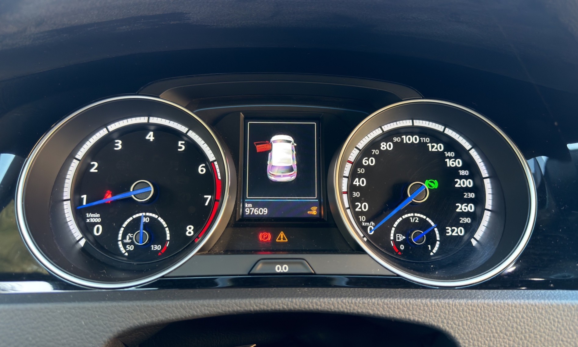 VW Golf 2.0 TSI R 4Motion DSG-image-18