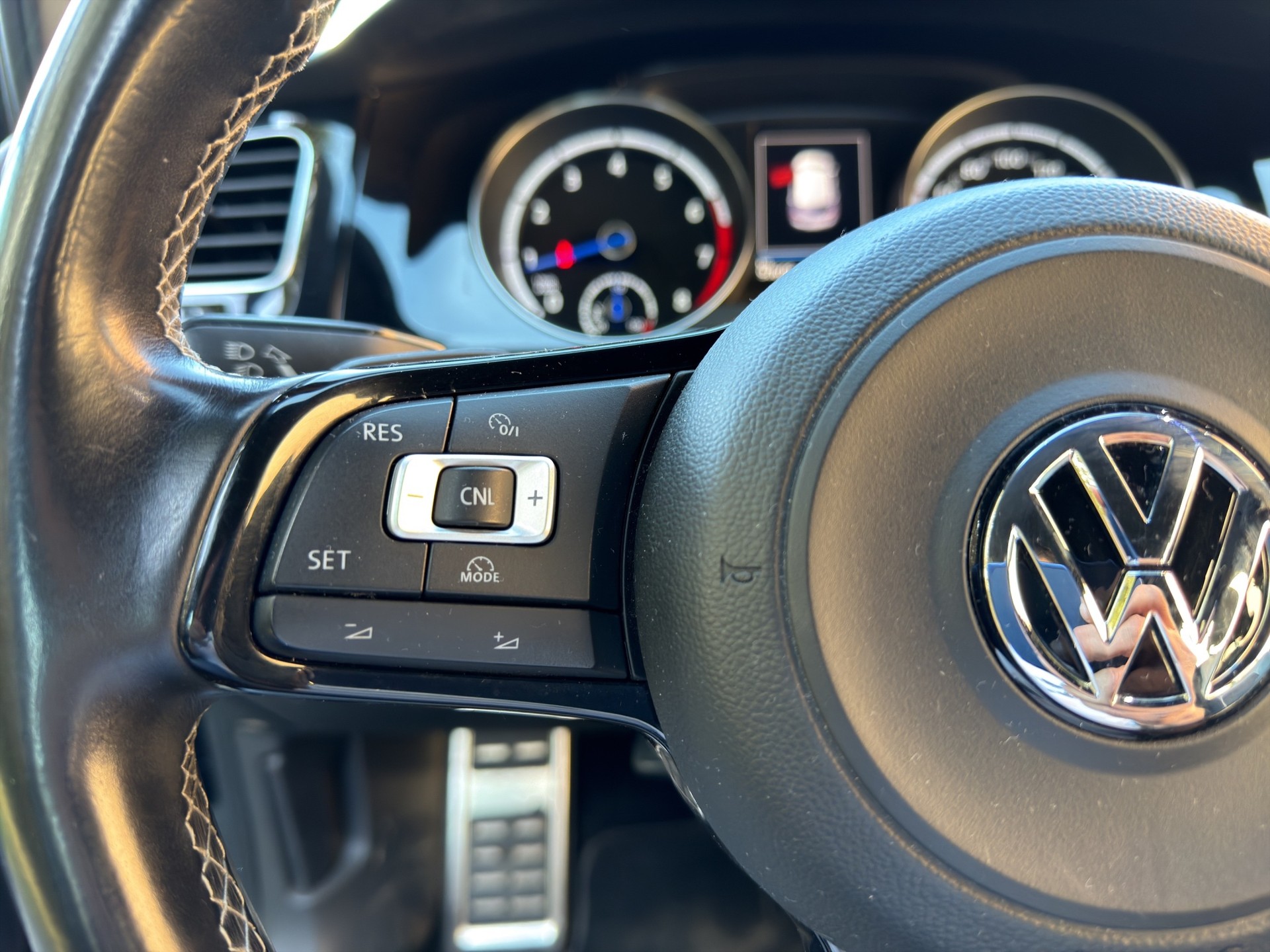VW Golf 2.0 TSI R 4Motion DSG-image-16