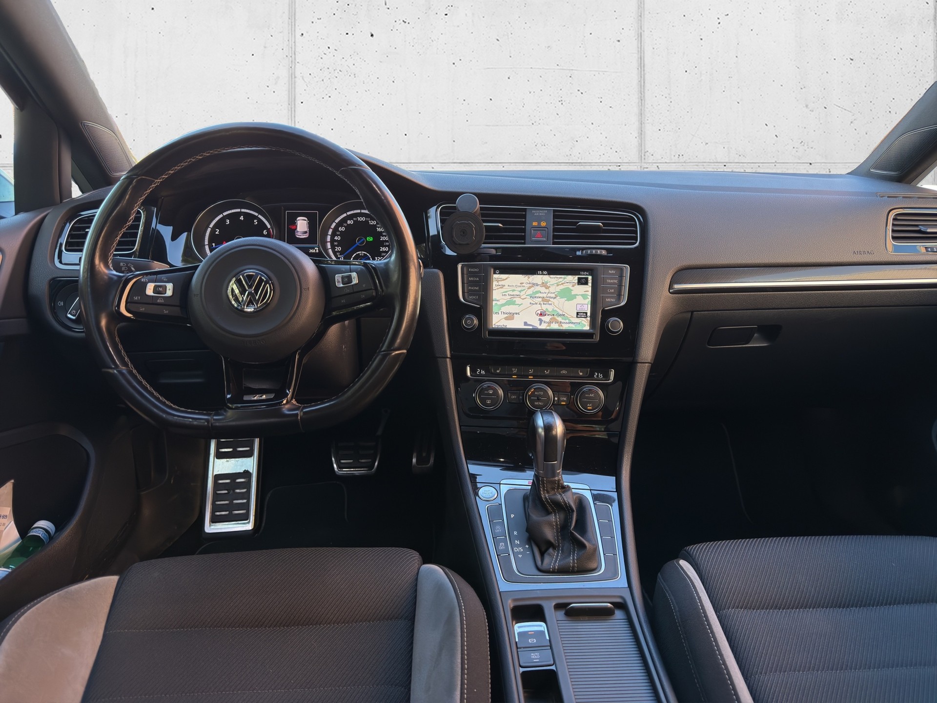 VW Golf 2.0 TSI R 4Motion DSG-image-13